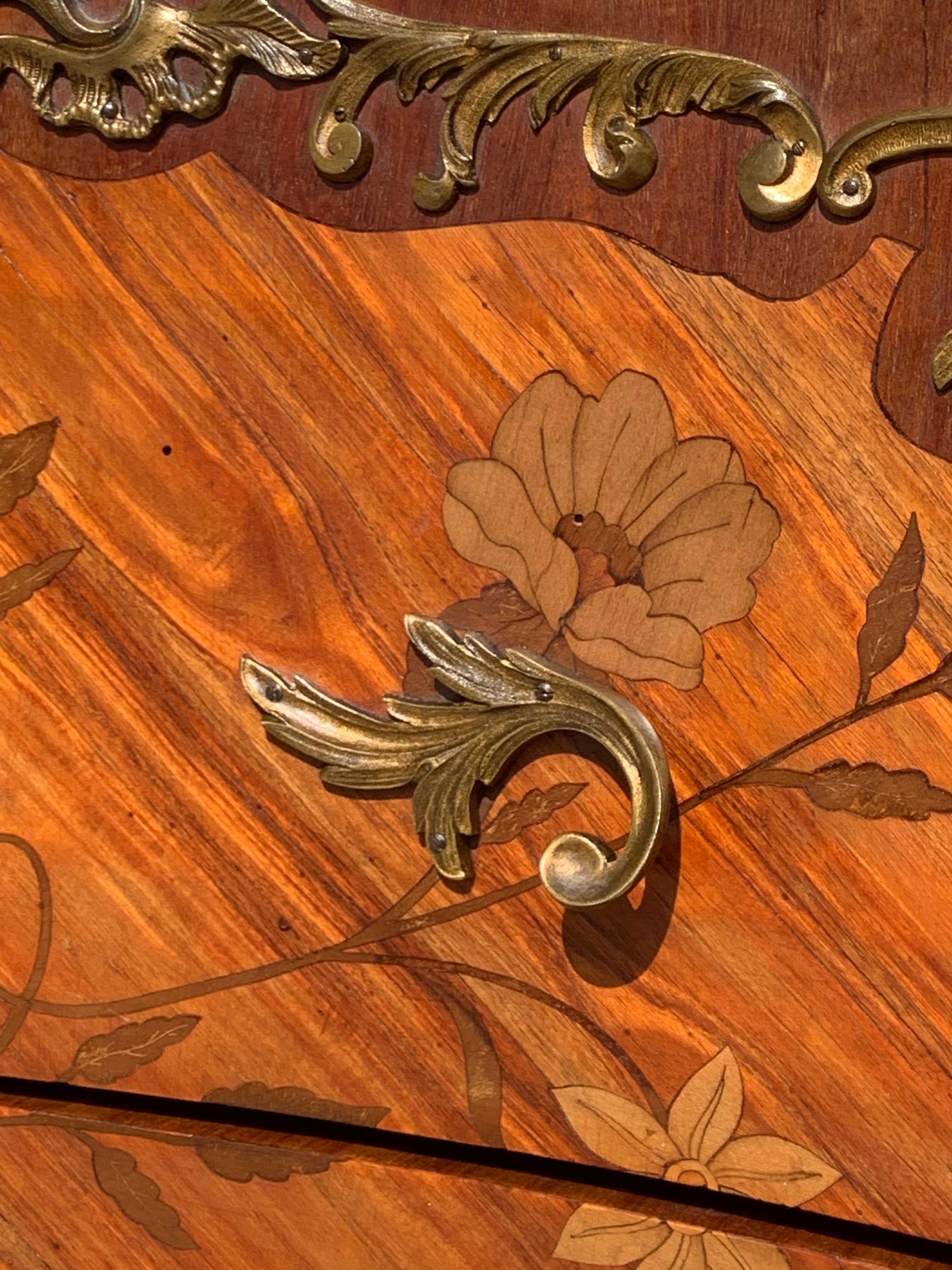 Jumper dresser dresser in louis XV marquetry around 1900