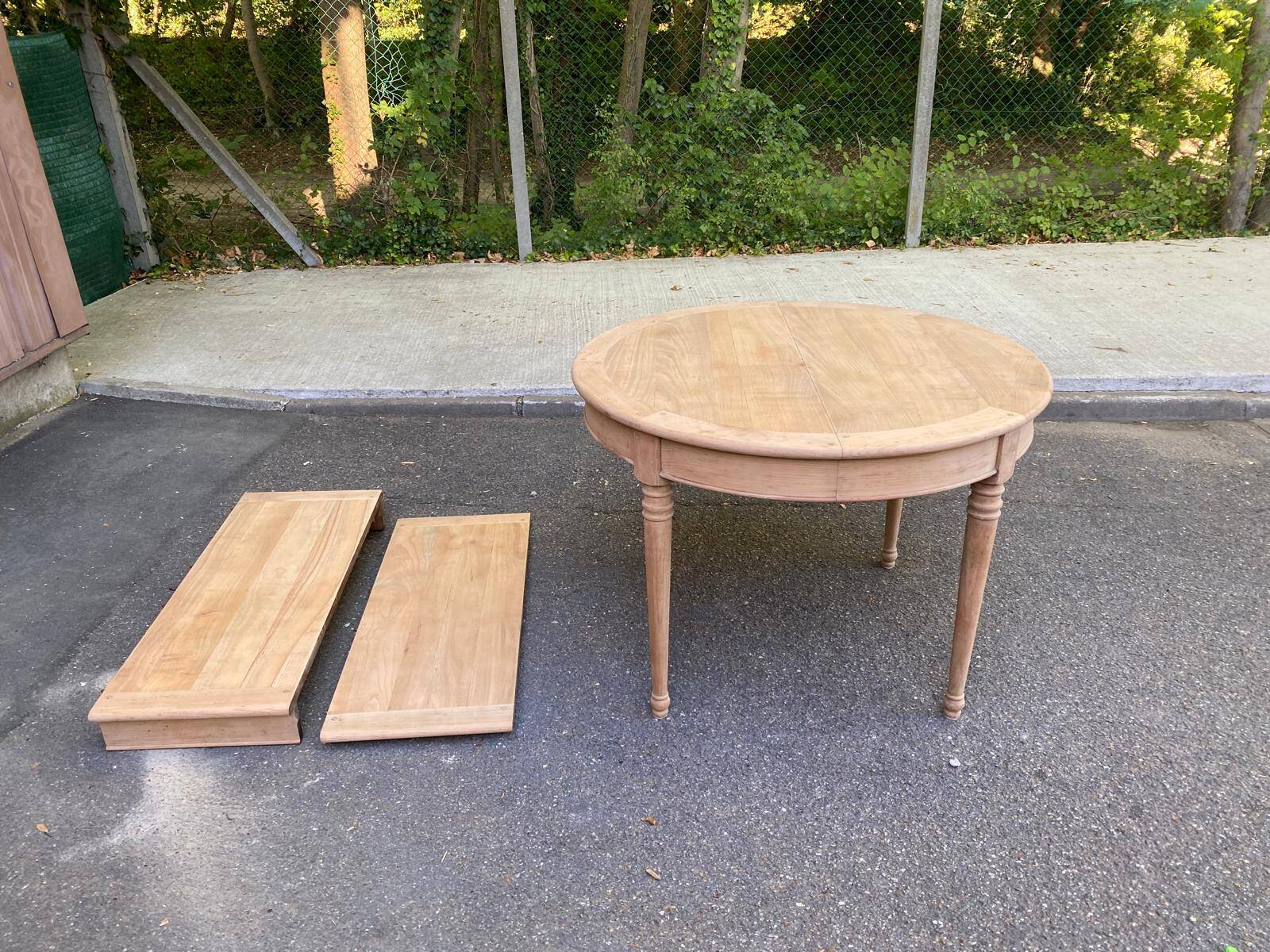 Round dining table Louis Philippe stripped in raw solid cherry wood Italy