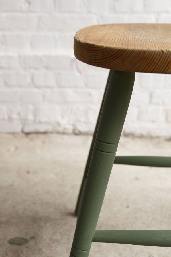 Tabouret en pin peint au lait, années 1960