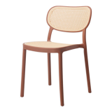 Chaise coloré aspect cannage rétro