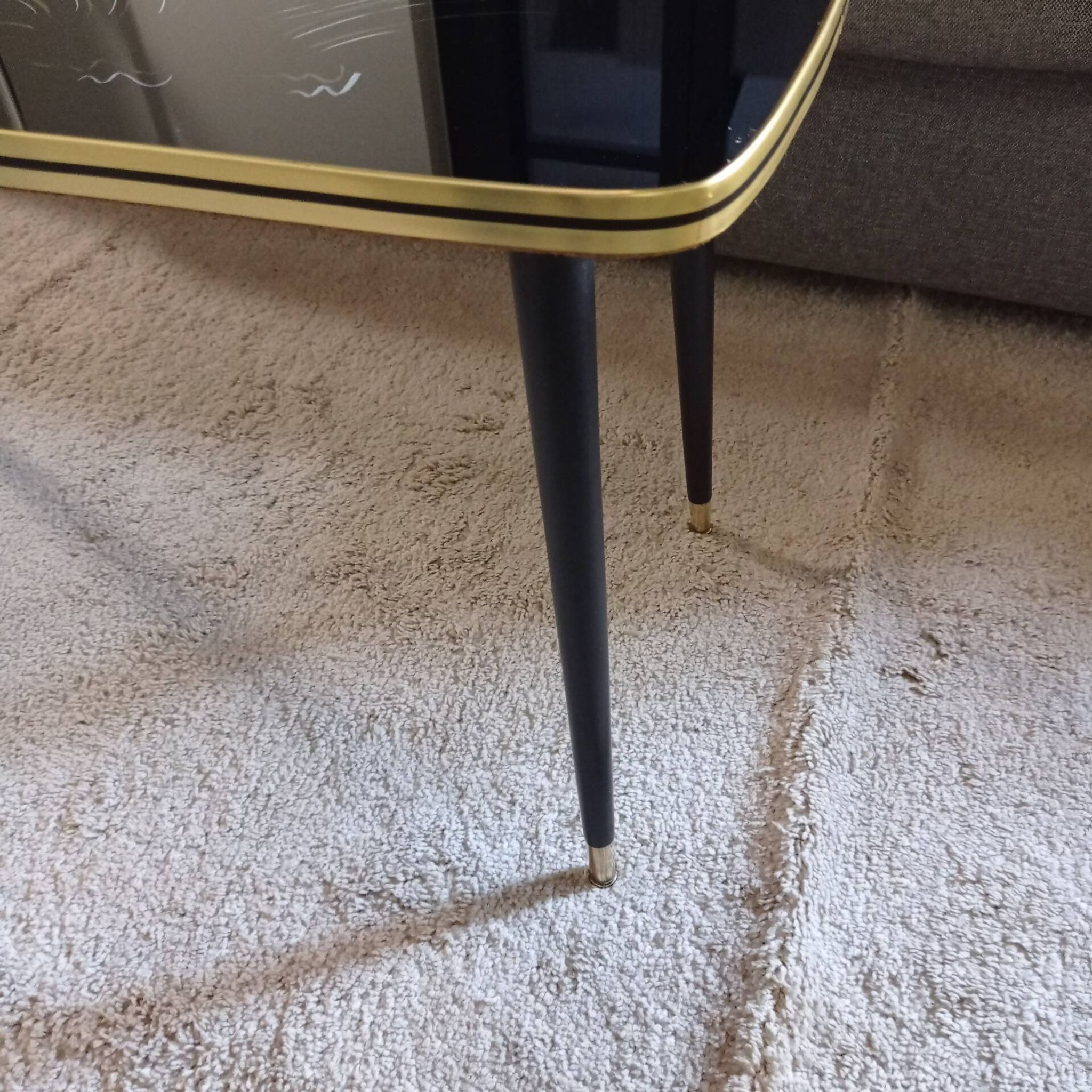 Vintage coffee table with tapered legs.
