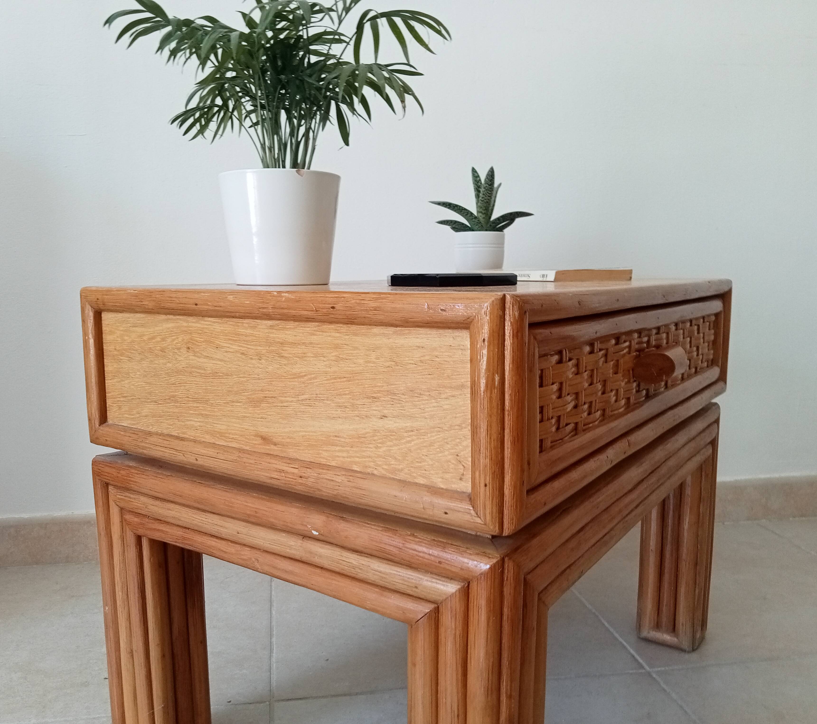Vintage side table in bamboo and rattan from the 1970s.