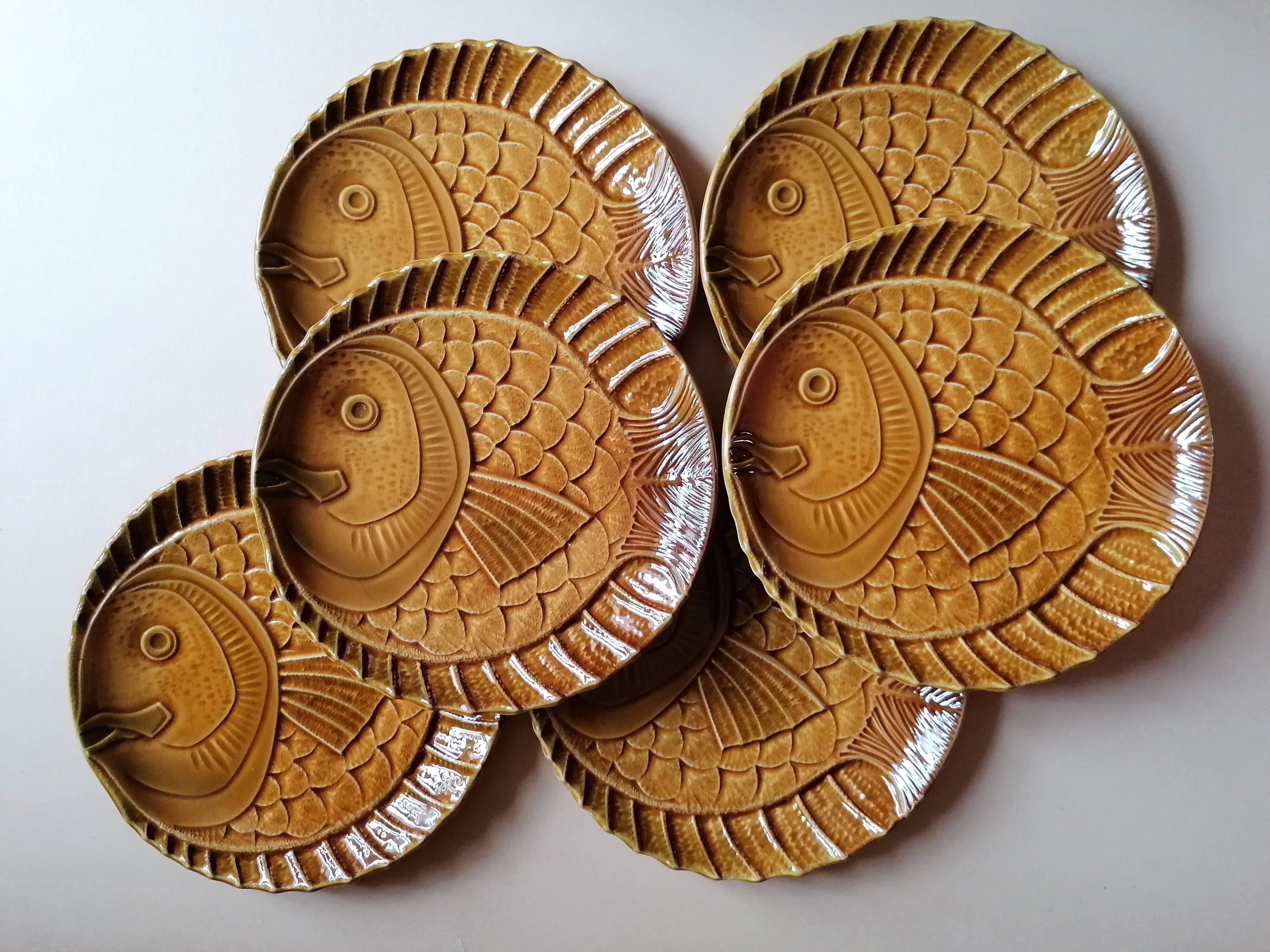 6 assiettes en barbotine des ateliers d'art du Revernay France