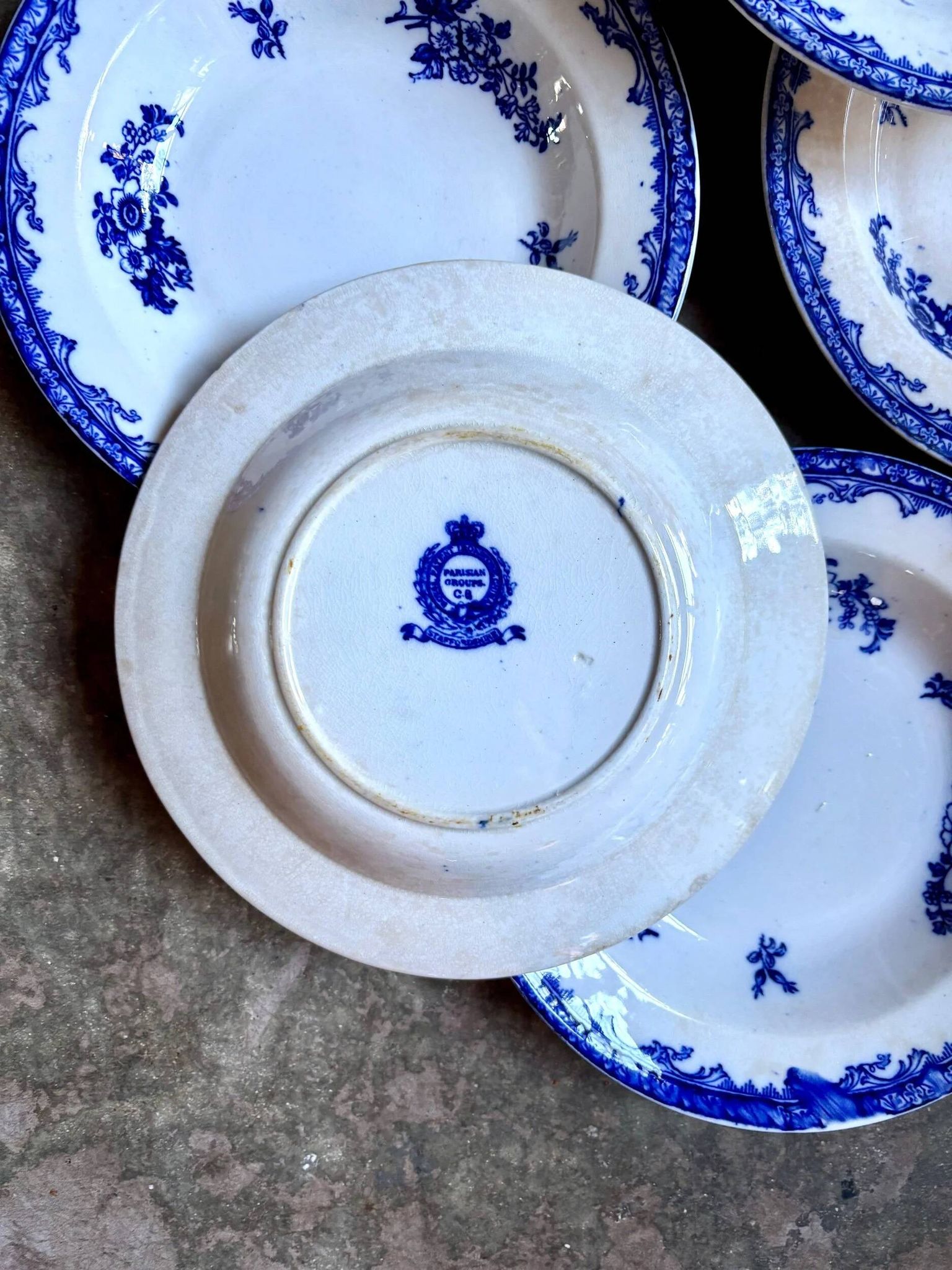 6 assiettes creuses Staffordshire en terre de fer bleue