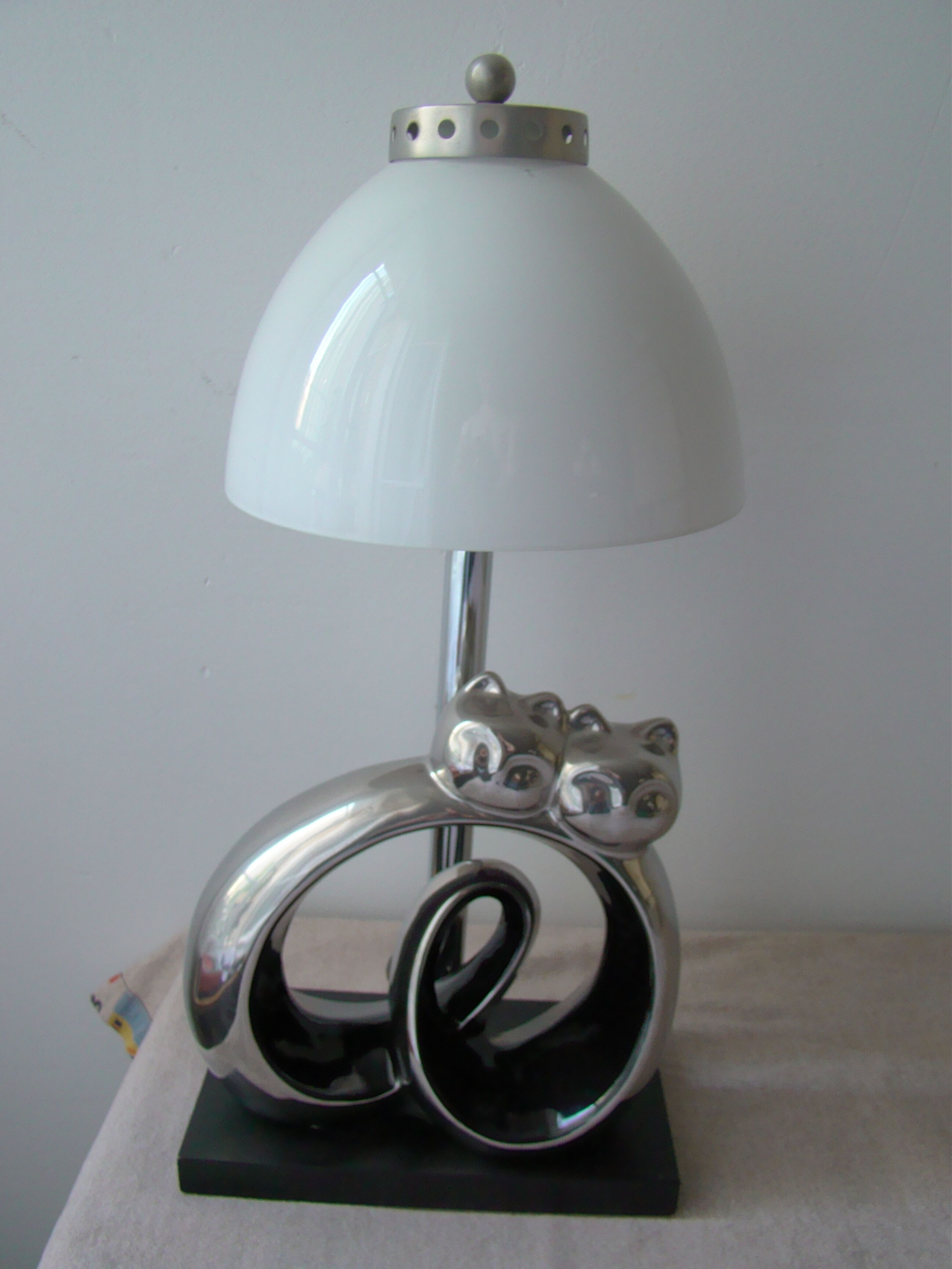 Vintage lamp the cats