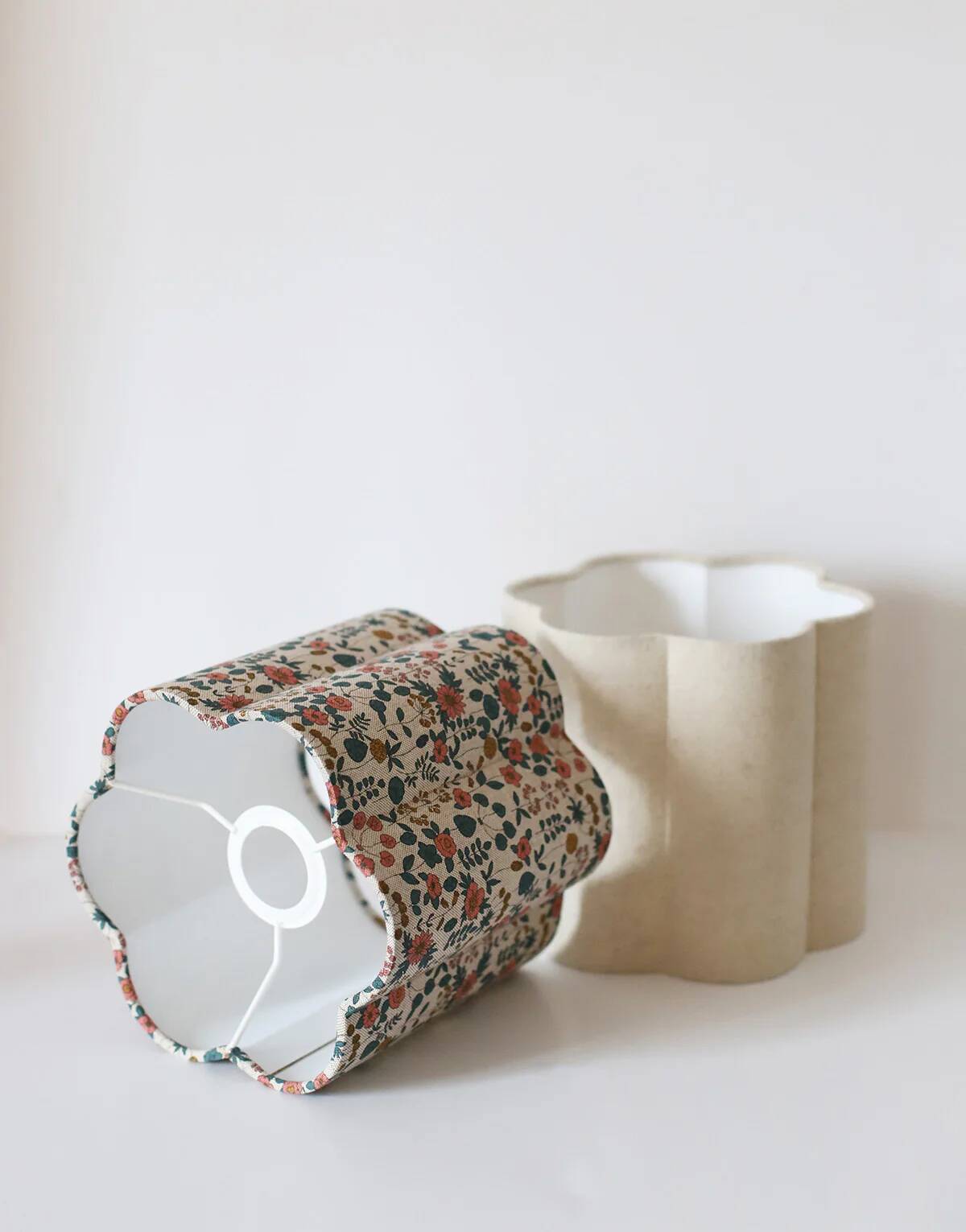 Flower-shaped lampshade printed with "English Garden" Flora.