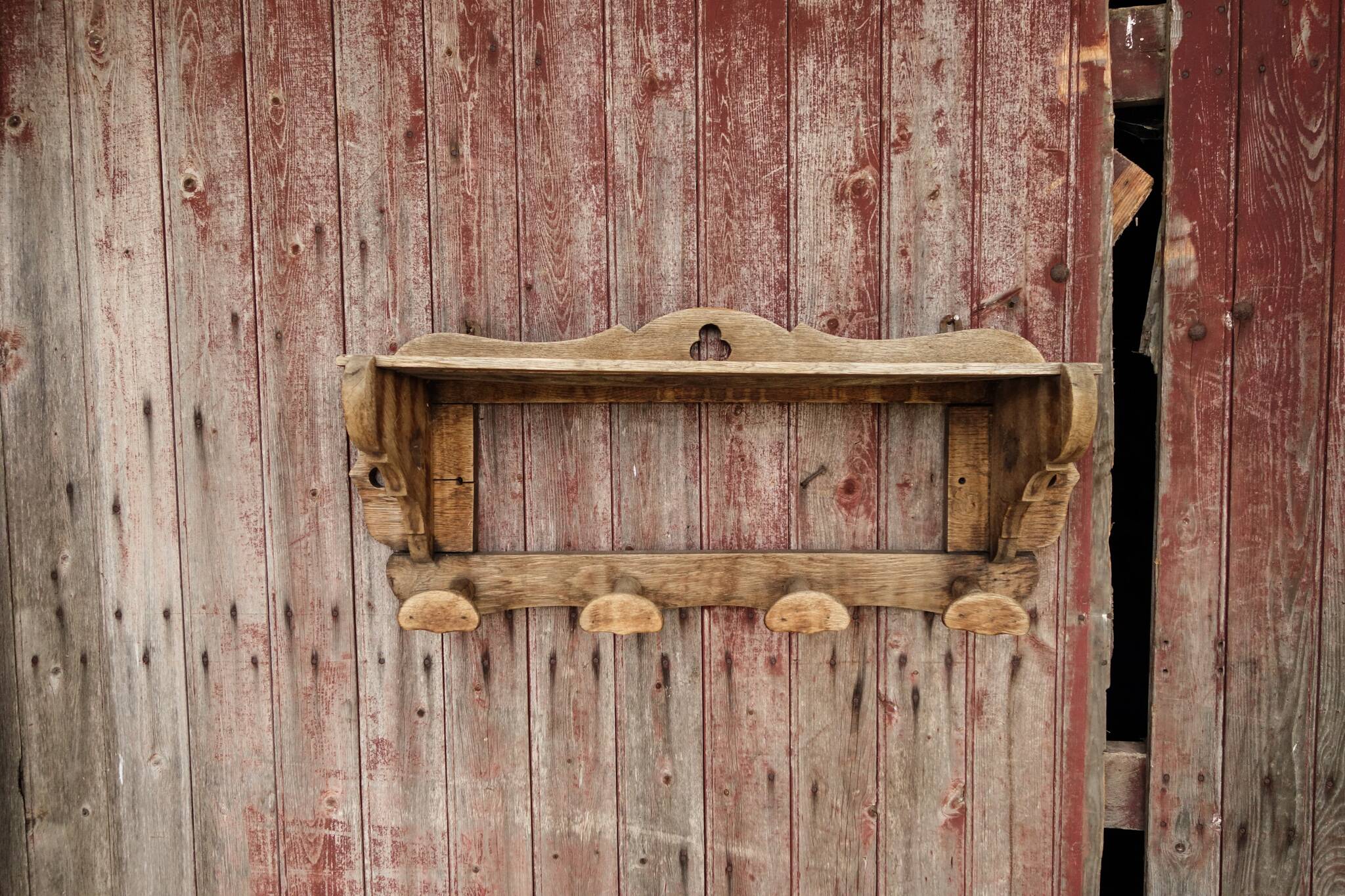 Porte-manteau mural ancien en bois