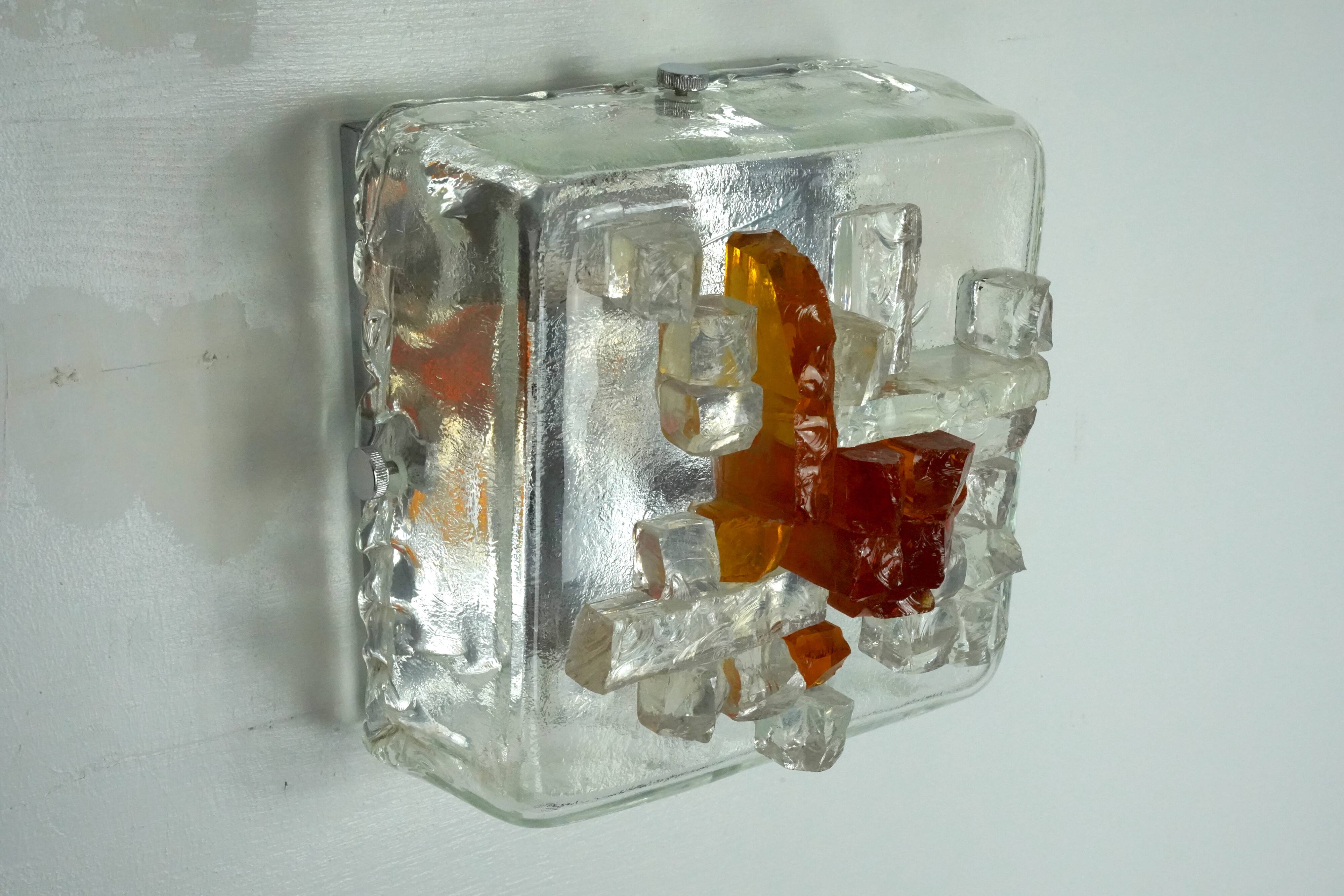 Poliarte, rare pair of wall lamps in cut murano glass. Italy 1970s