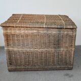 Large brown wicker basket with lid — vintage 1940s style, Czech Republic