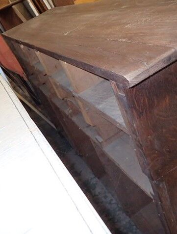 Entry furniture from a notary's minutiae