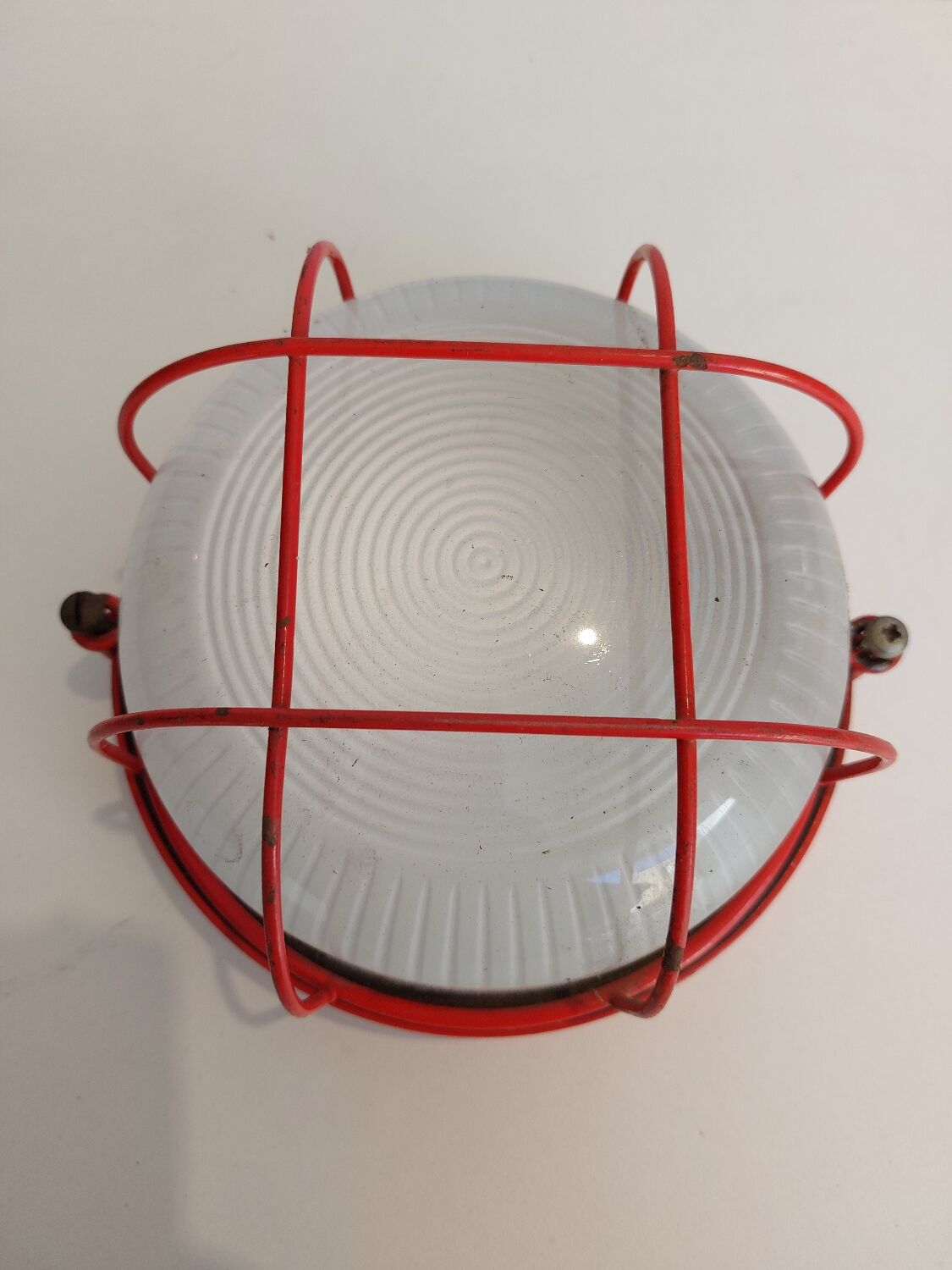 Industrial porthole lamp