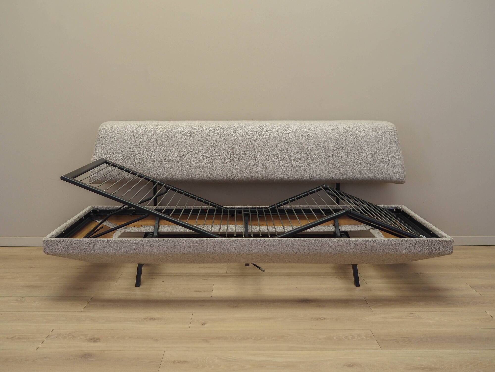 Daybed sofa, Italian design, 1970s, manufactured: Italy