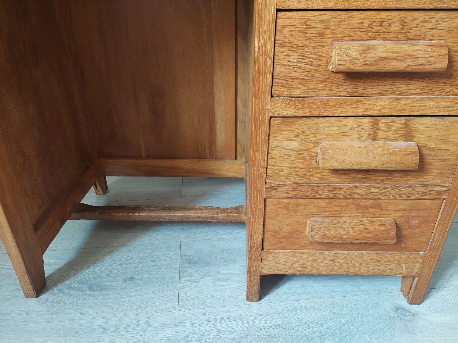Children's desk