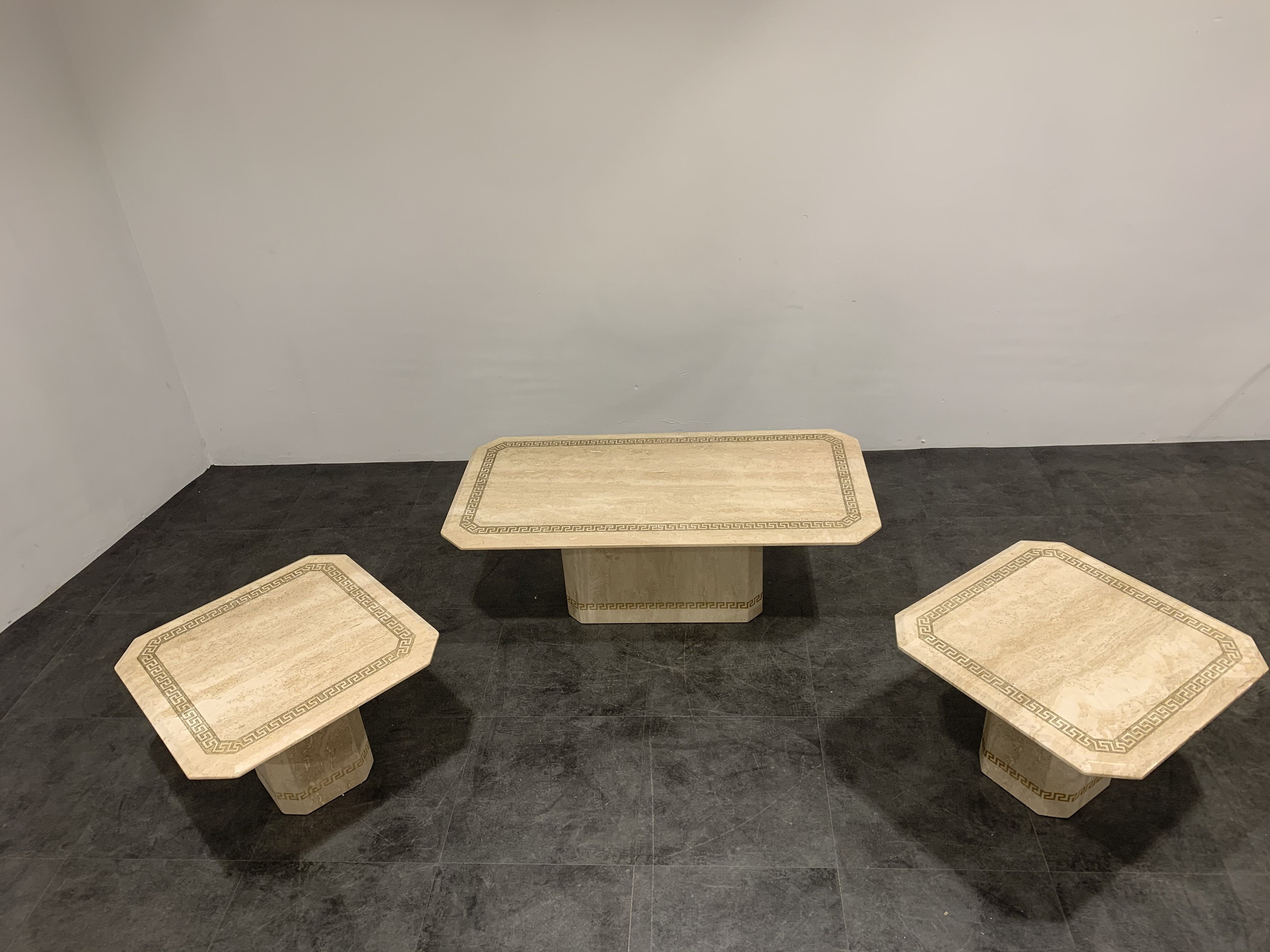 Table basse en travertin vintage et tables d'appoint, années 1980