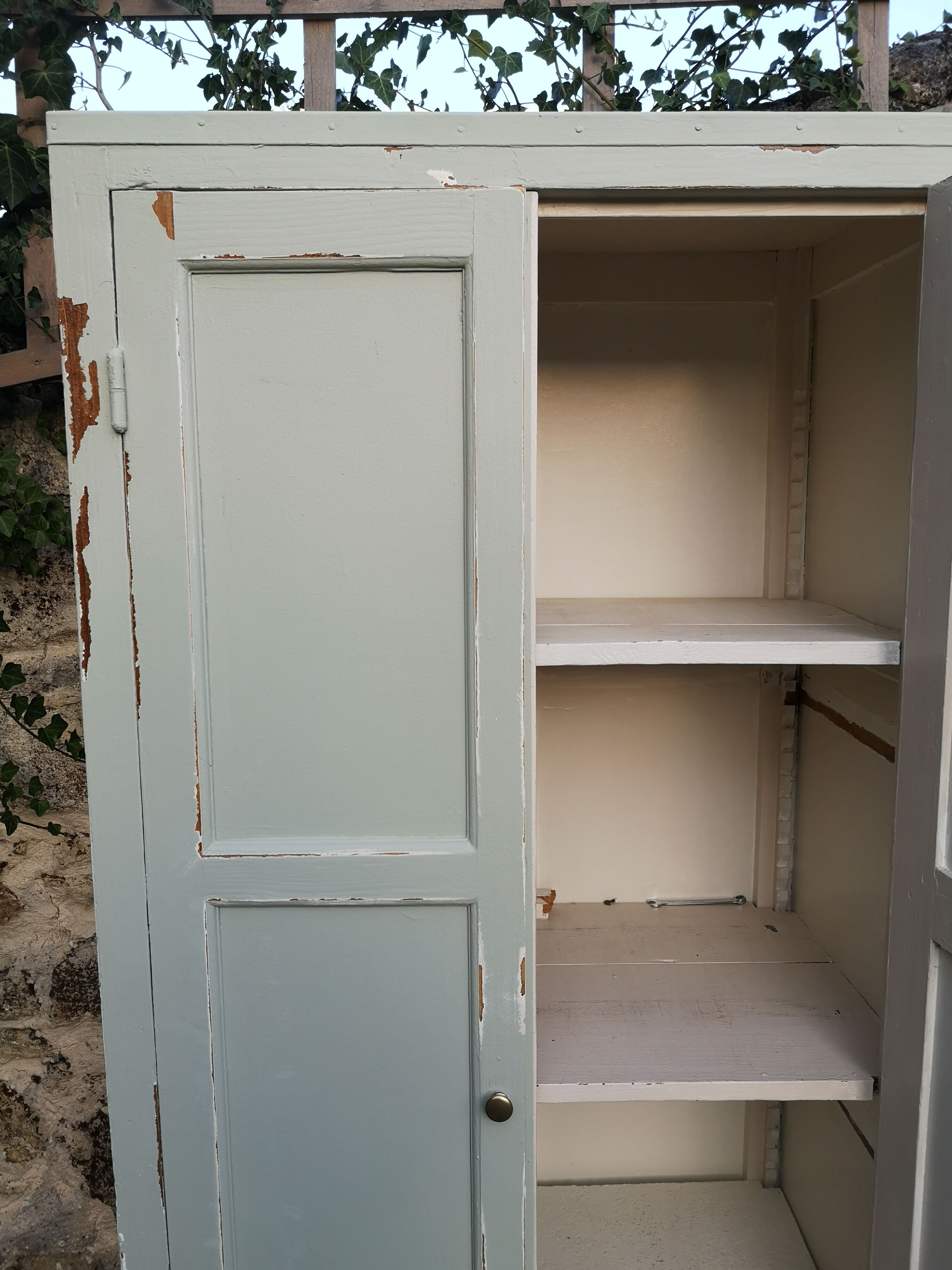 Armoire parisienne
