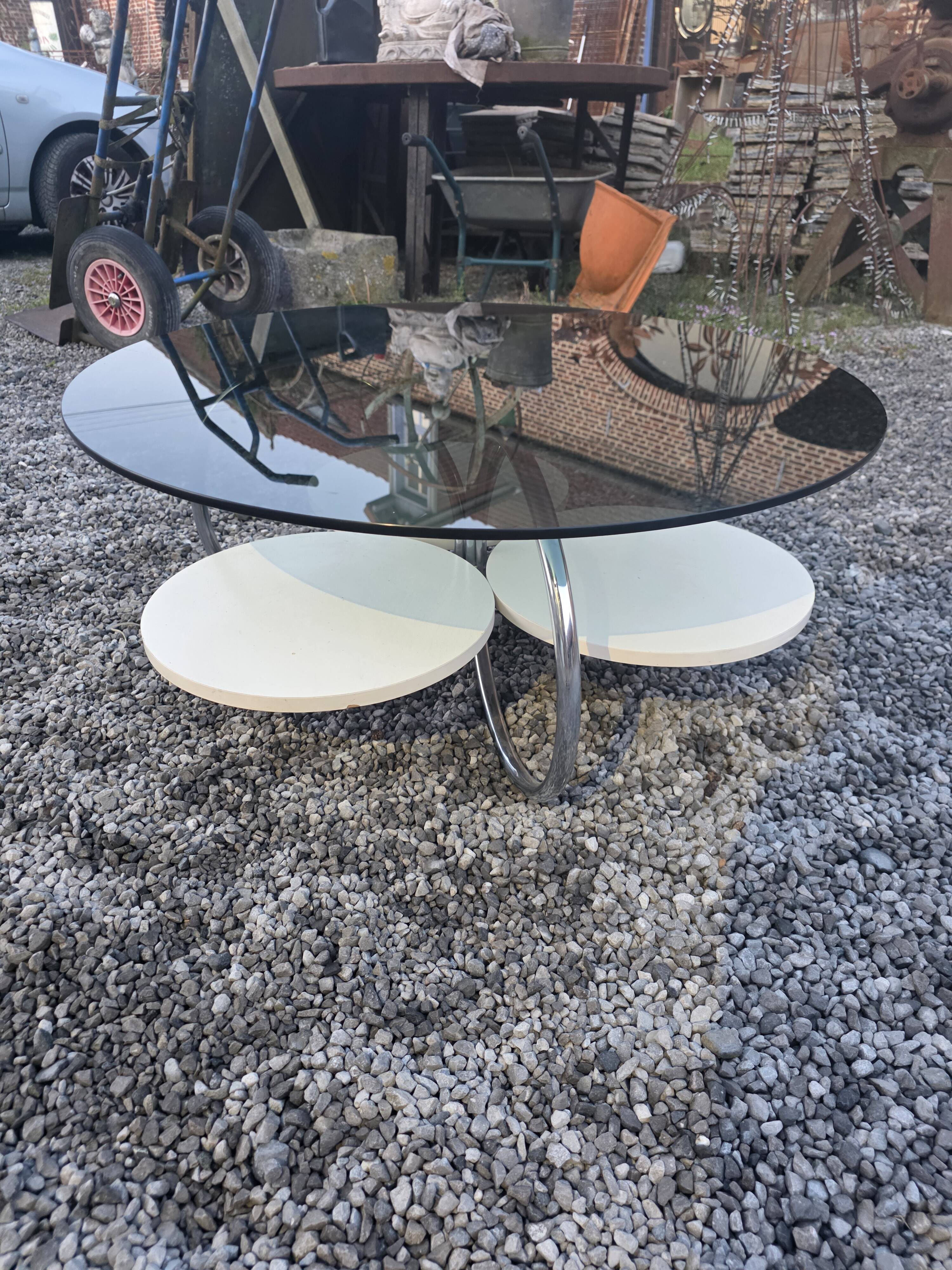 Table basse en verre fumé pied chromé des années 70