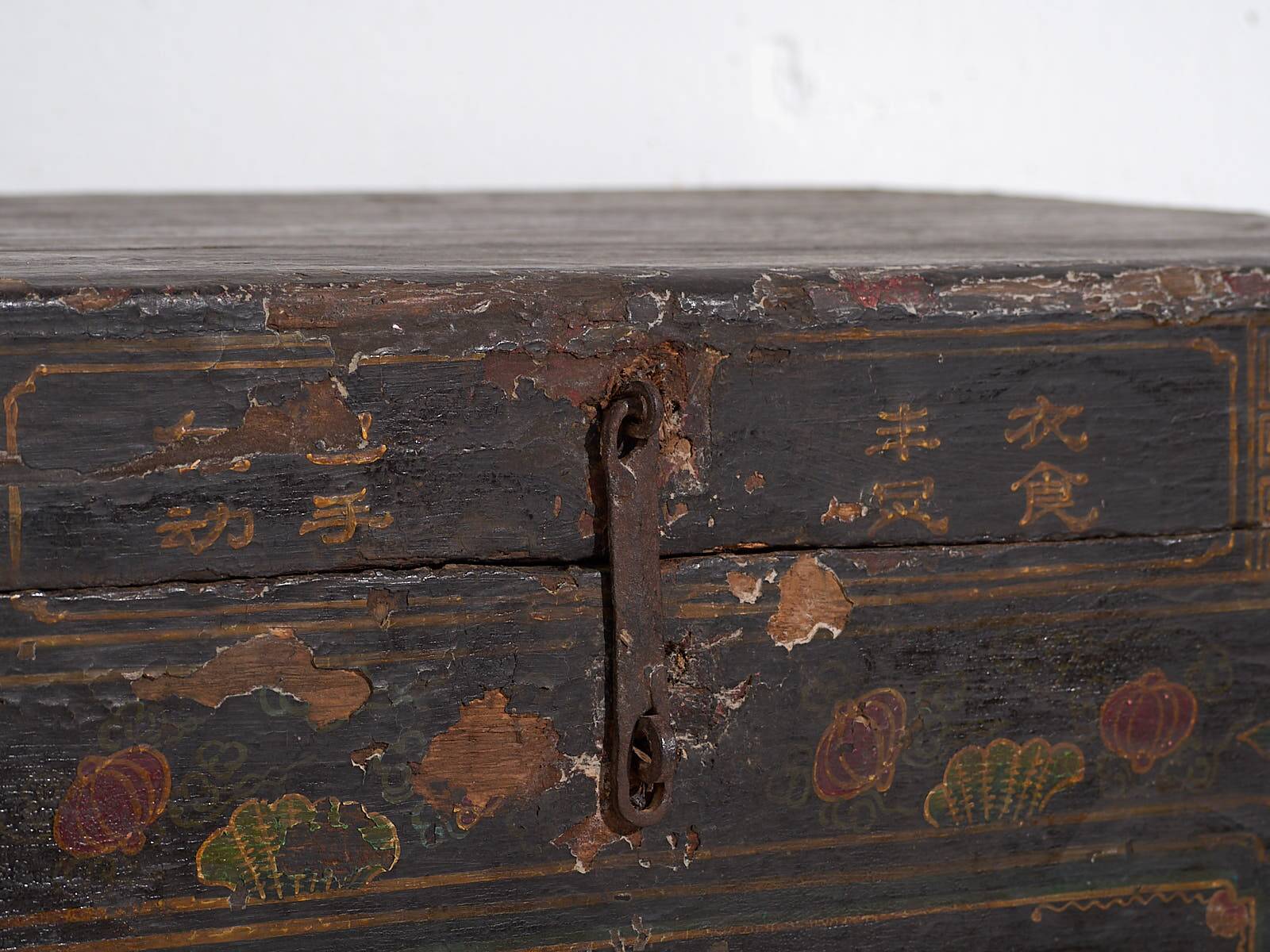 Traditional Chinese opera chest with illustrated lotus flower (1900)#28