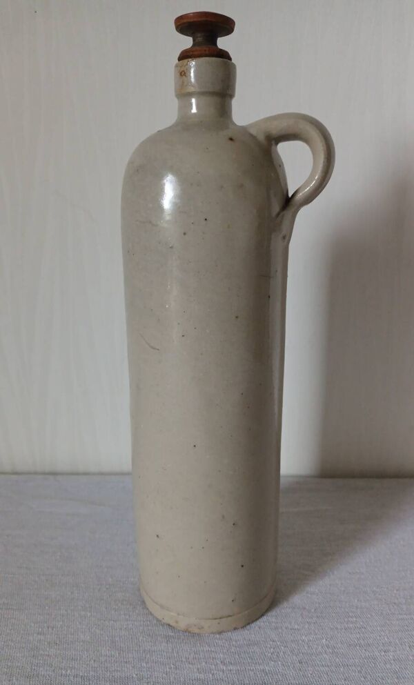 Bouteille en grès vintage