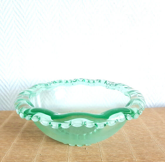 Art Deco cut crystals of Avens