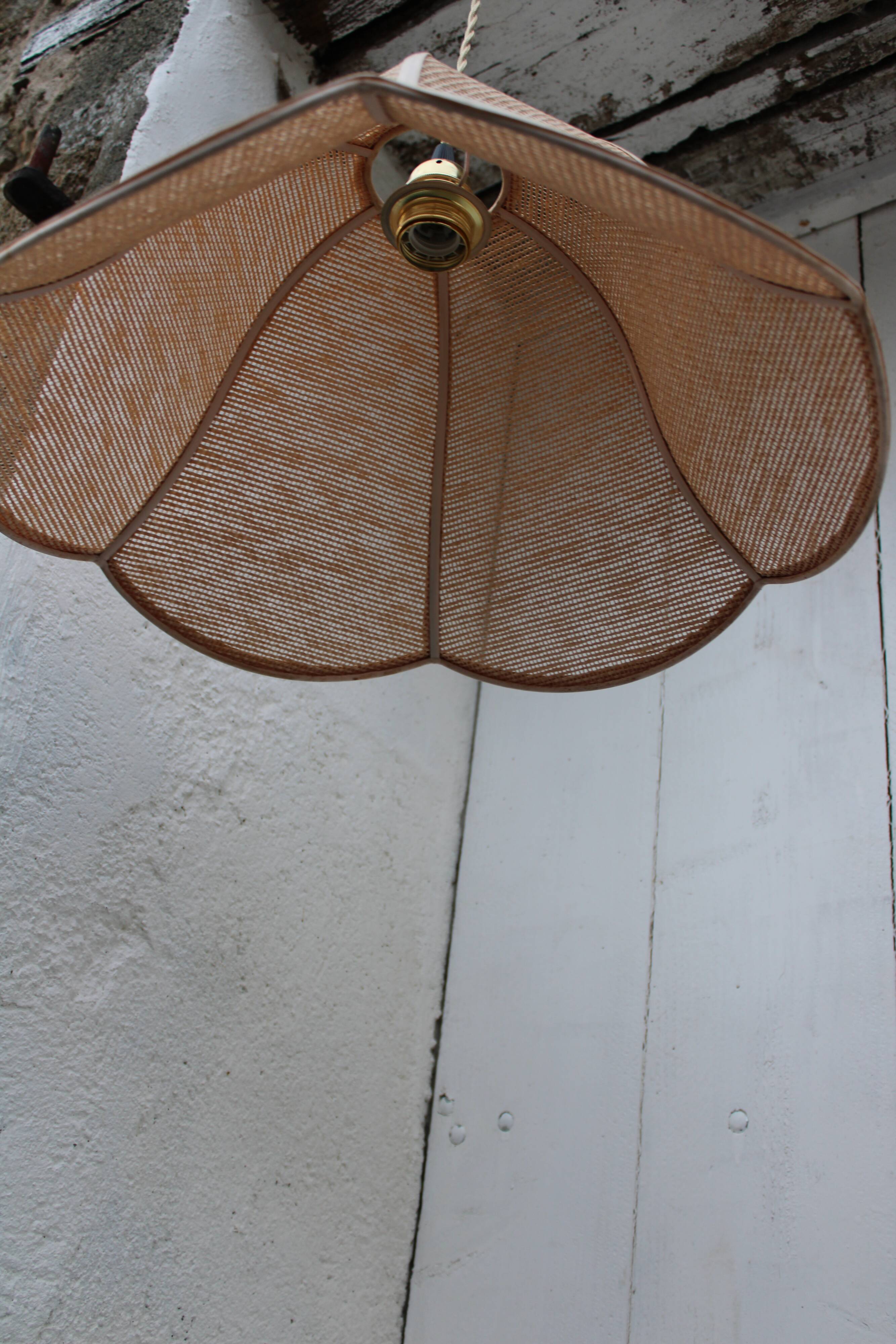 Hanging lamp flower in rafia