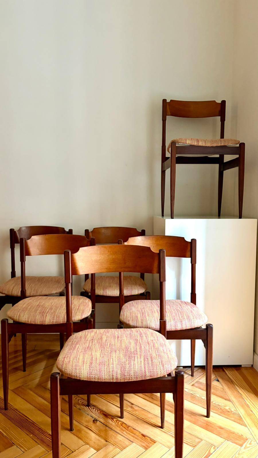 6 walnut chairs, Model 104, by Gianfranco Frattini for Cassina, Italy, 1960s.