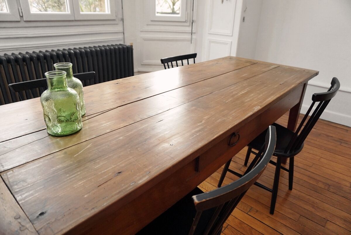 Old farm with 3 drawers table