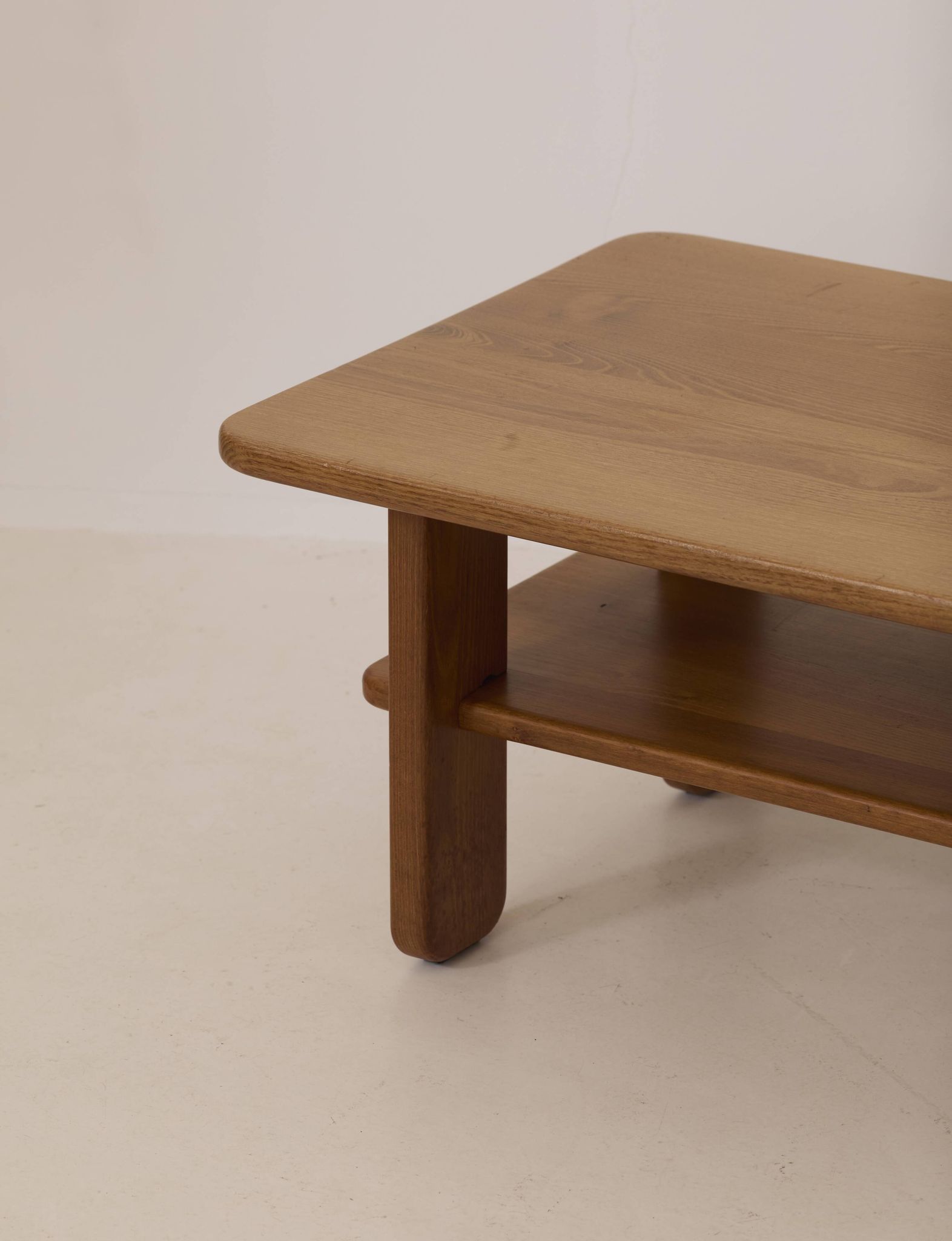 Table basse en Orme Massif par Alain Gaubert vintage Circa 1980