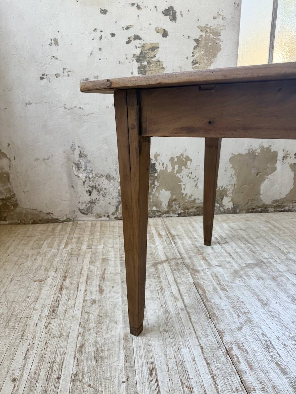 Table de ferme noyer pieds fuseaux 1950