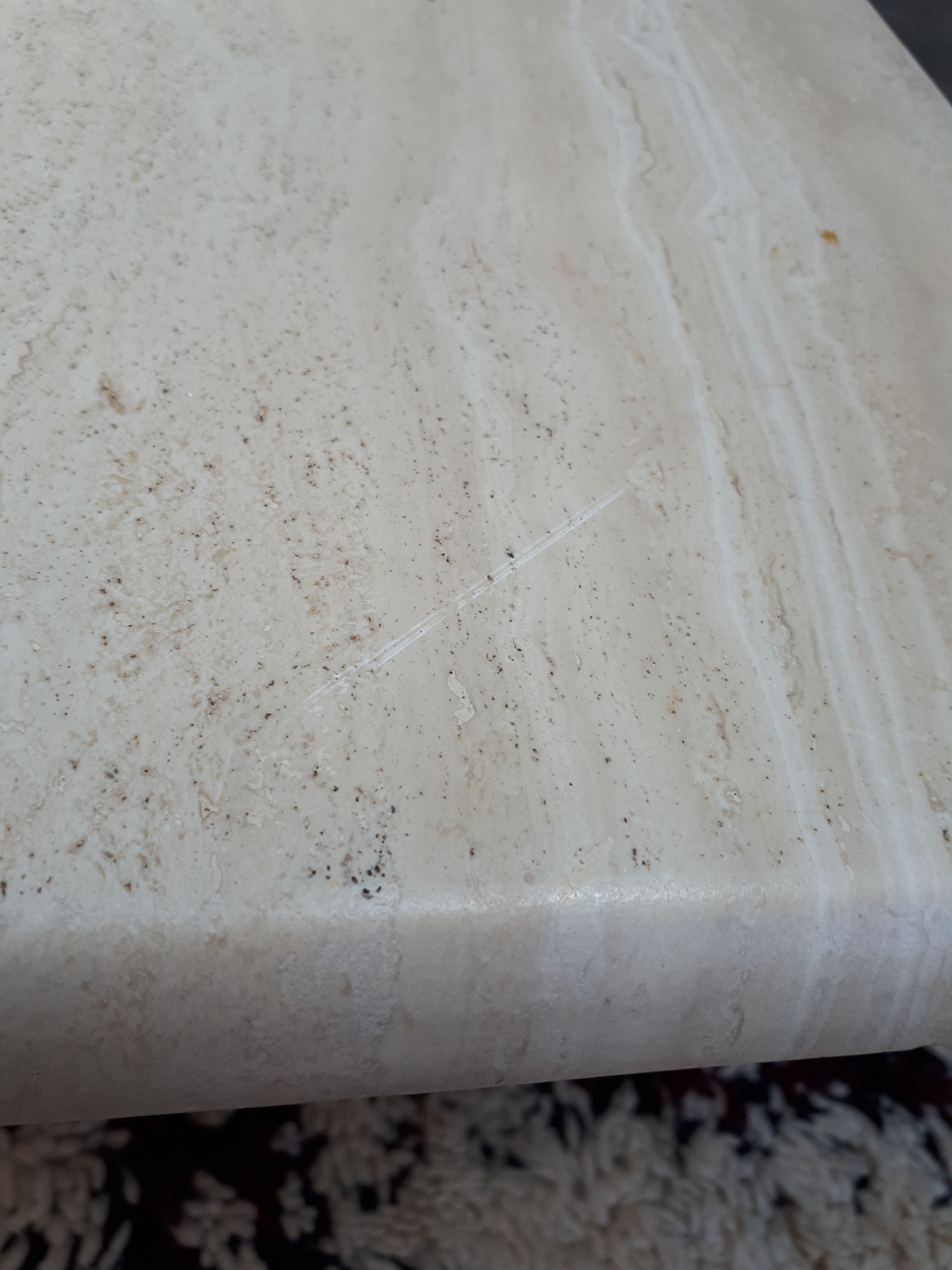 Tables gigognes en travertin Roche Bobois