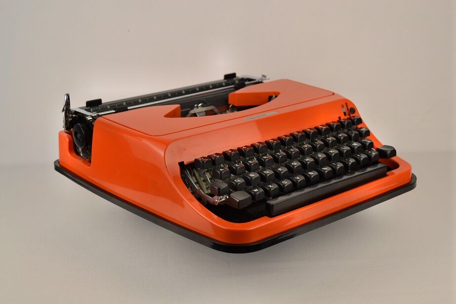 Machine à écrire orange Underwood 130 - vintage 70