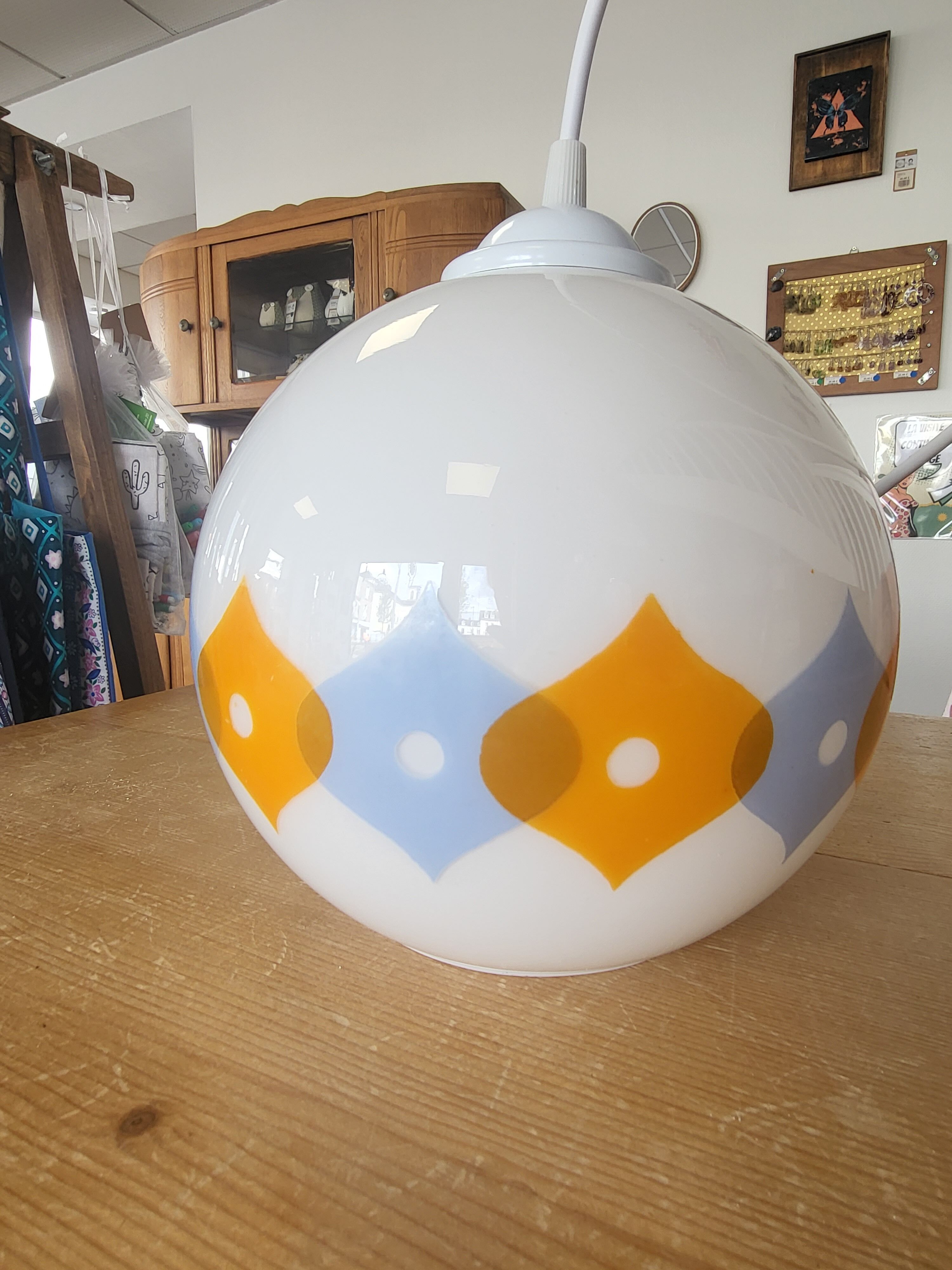 Suspension ball in opaline white geometric patterns orange and blue years 60/70