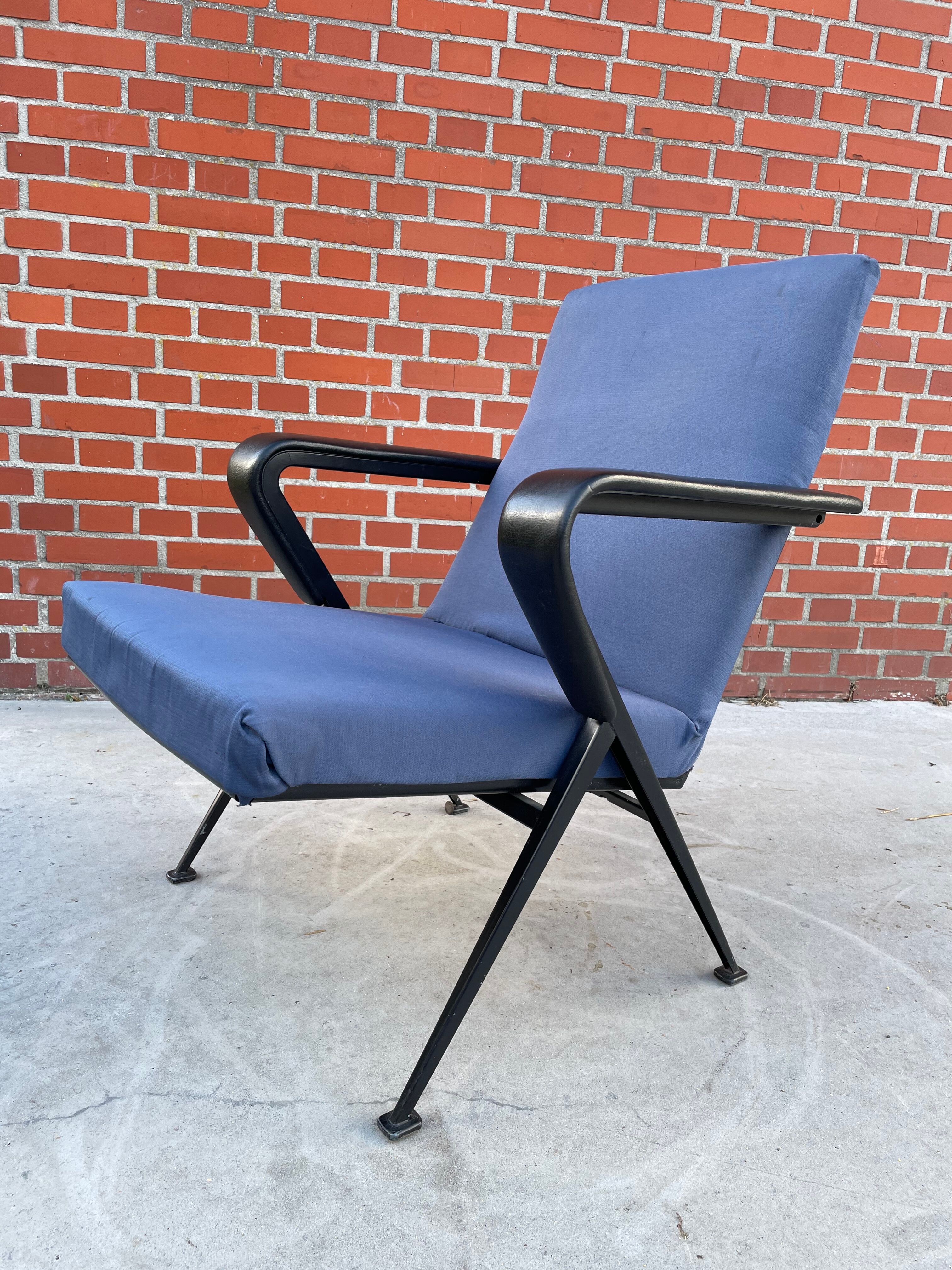 set of 2 Repose armchairs by Friso Kramer for Ahrend de Cirkel