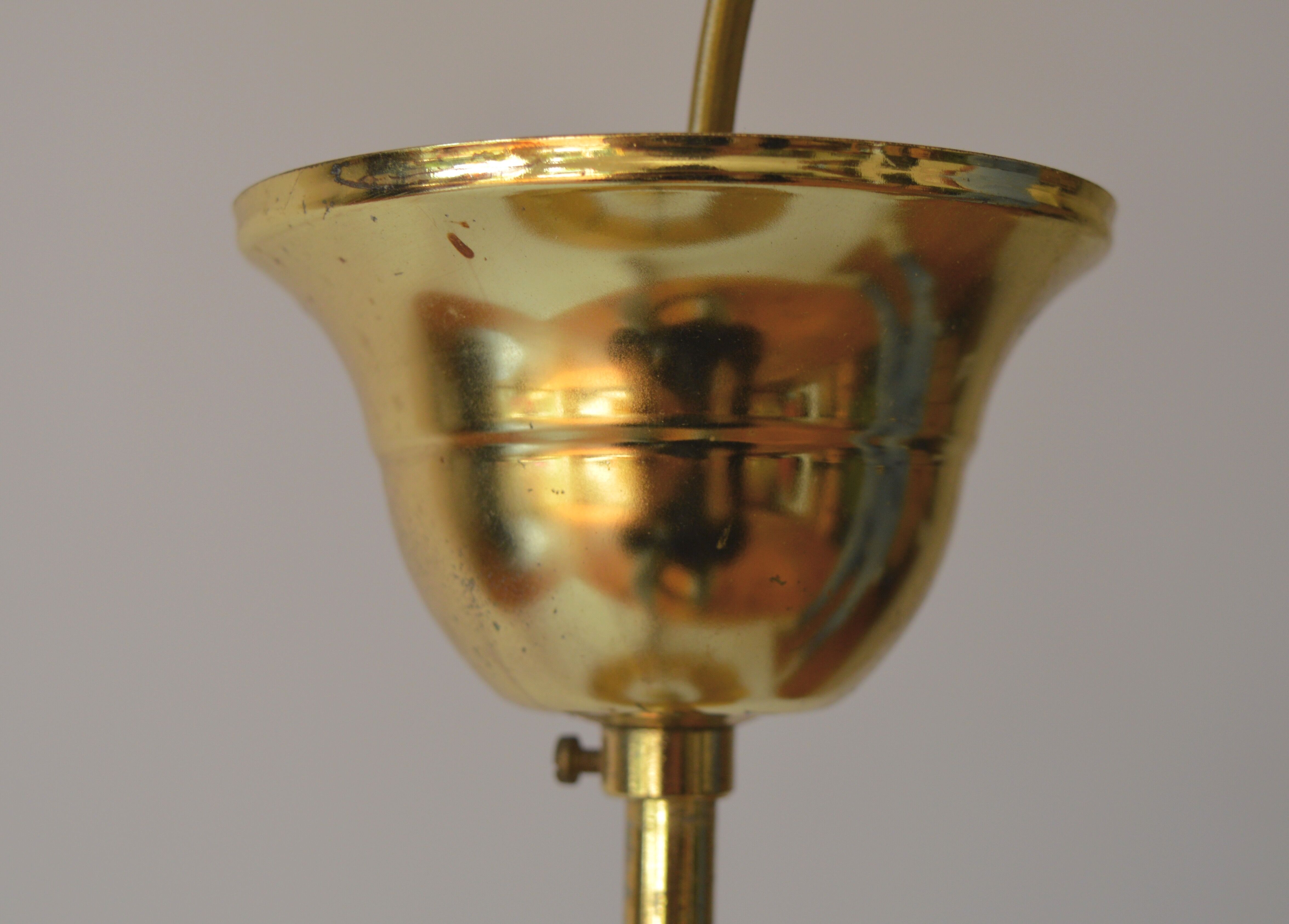 Mother-of-pearl and brass suspension