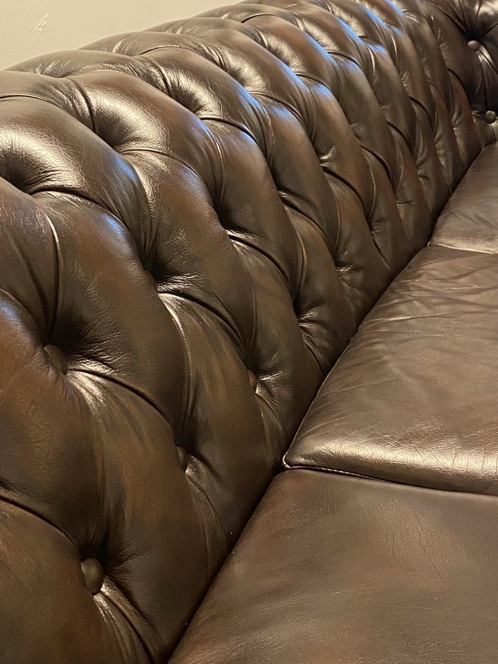 Brown leather Chesterfield vintage Sofa
