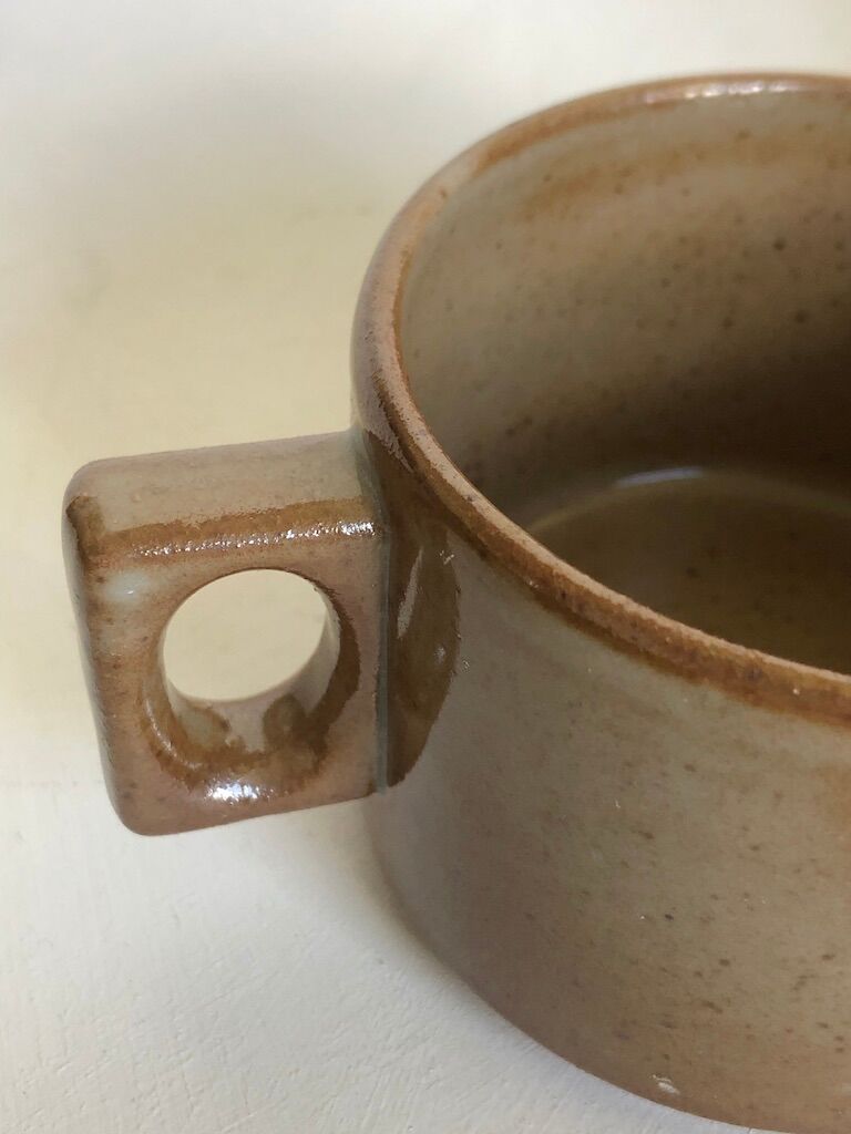 Set of 6 cups and saucers in res due