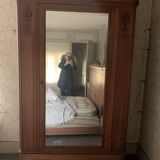 Armoire chambre à coucher ancienne noyer très bon état avec miroir