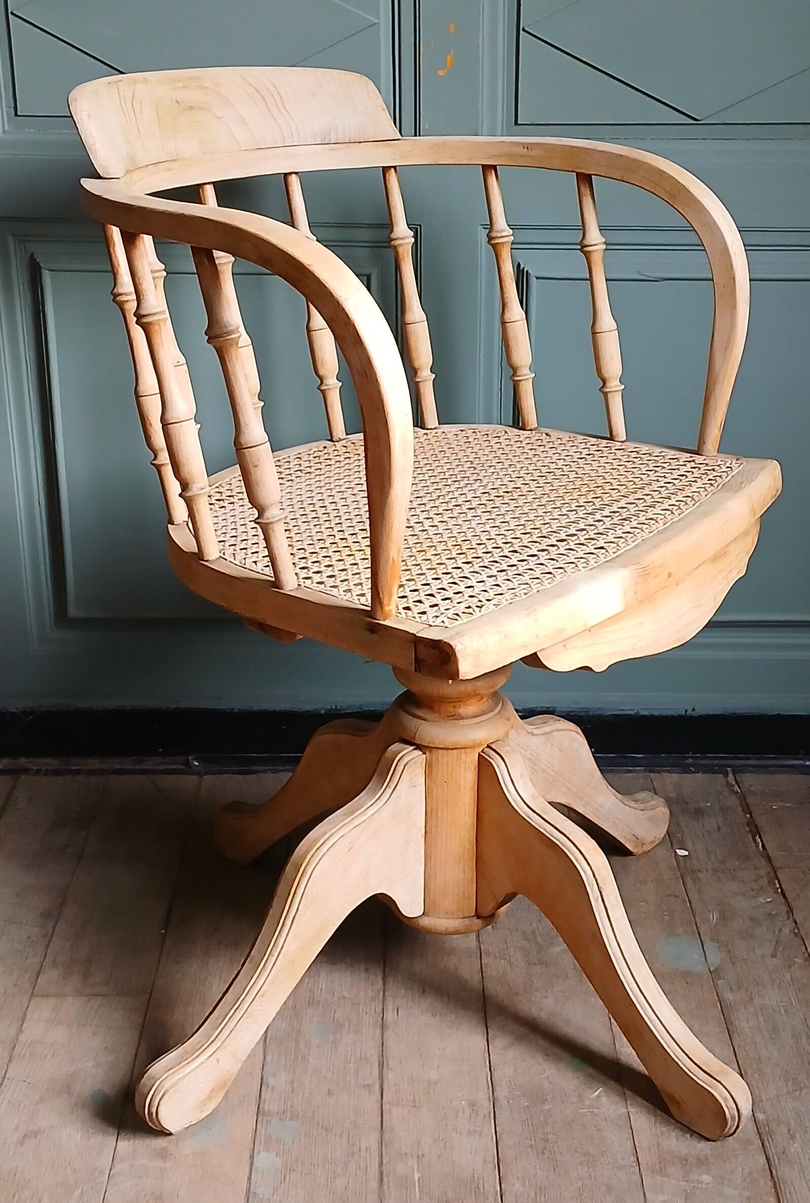 Fauteuil de bureau américain "capitaine" en chêne & cannage, vers 1900