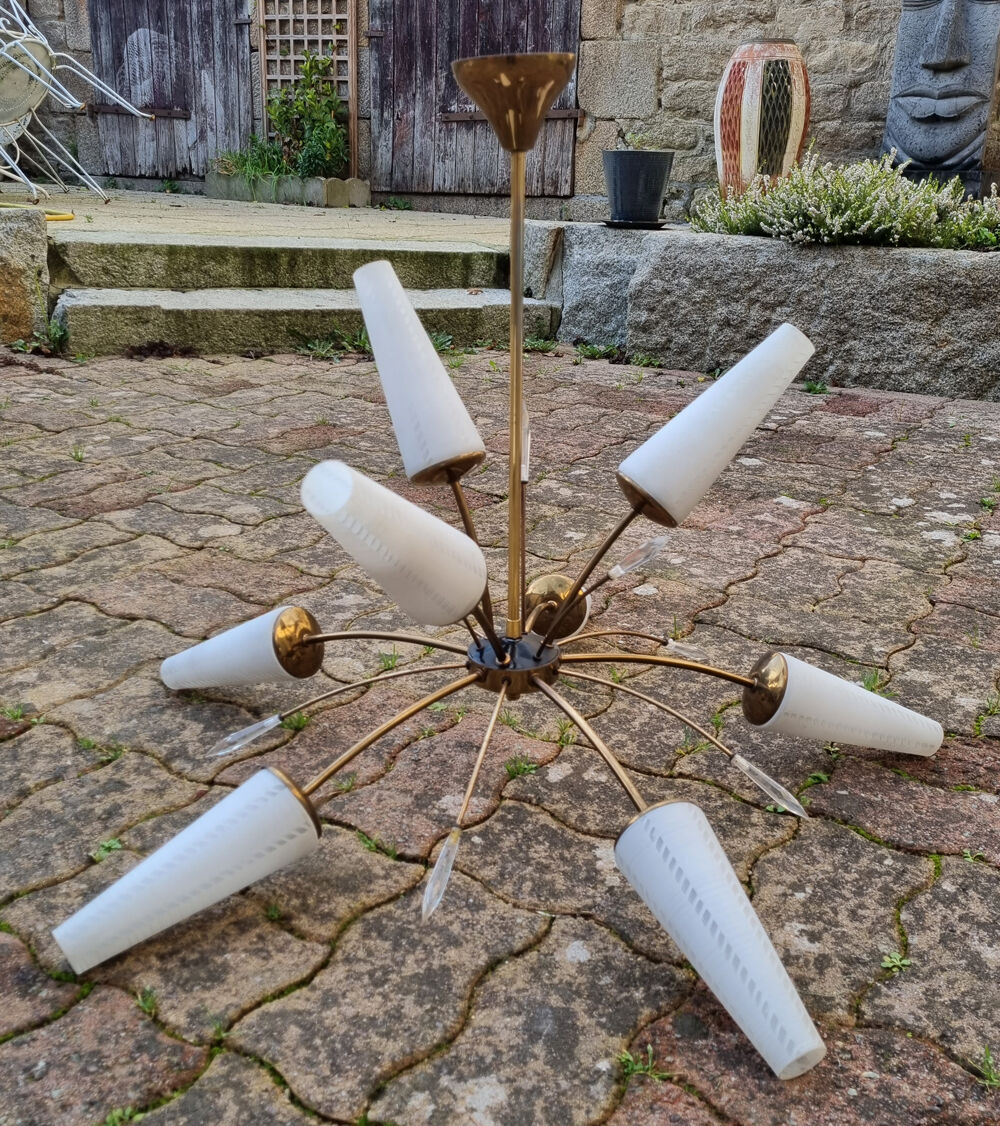 Suspension sputnik, 8 lights, brass, tulips opaque glass, vintage, 50s