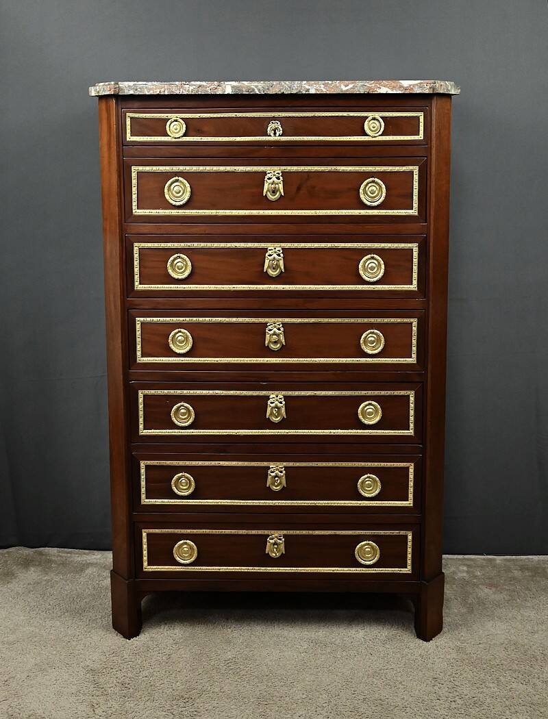 Mahogany veneer chest of drawers, Louis XVI period – Late 18th century