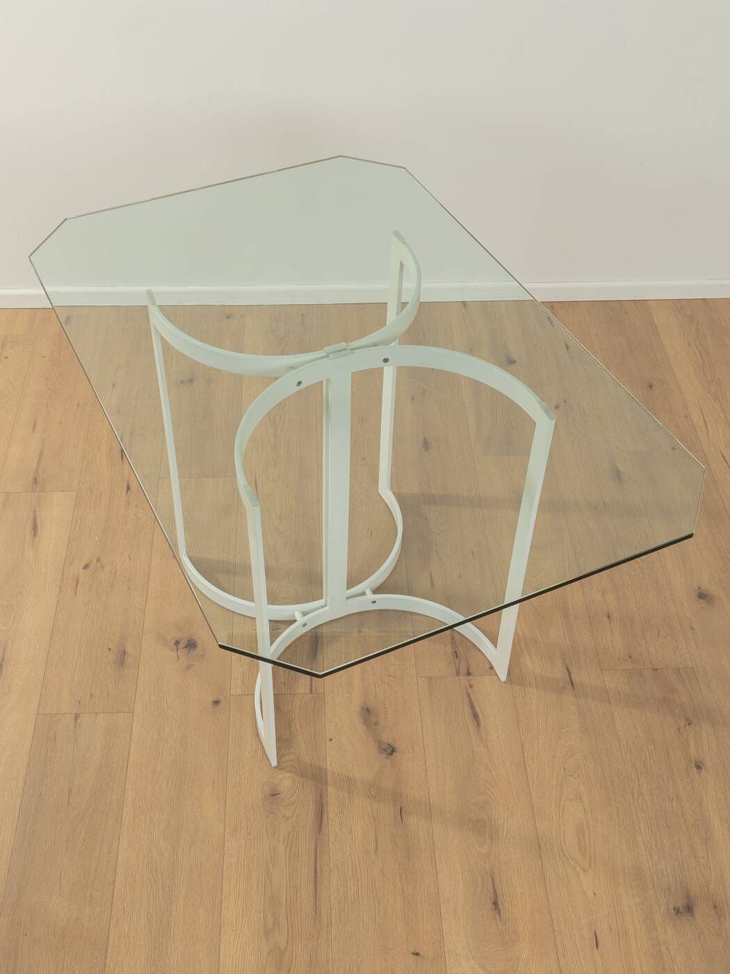 Table à manger postmoderne par Allmilmö