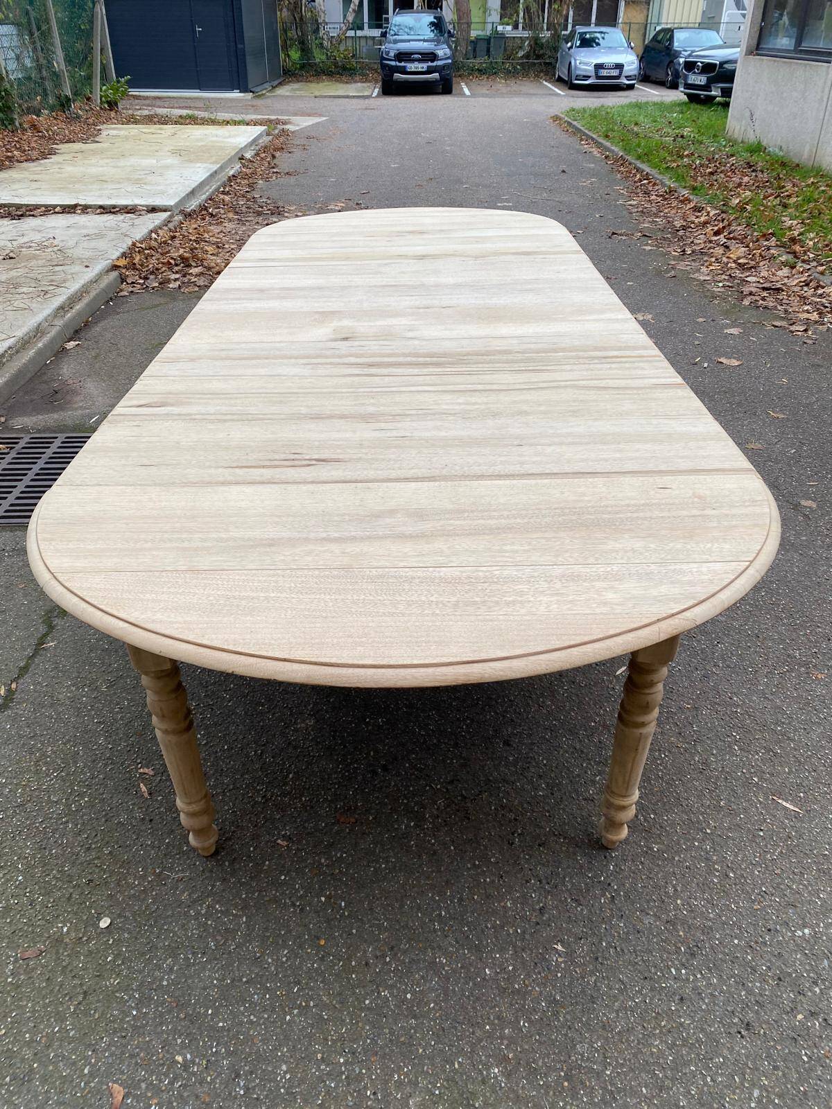 Louis Philippe extendable dining table with 8 leaves, renovated, 350cm, 19th century.