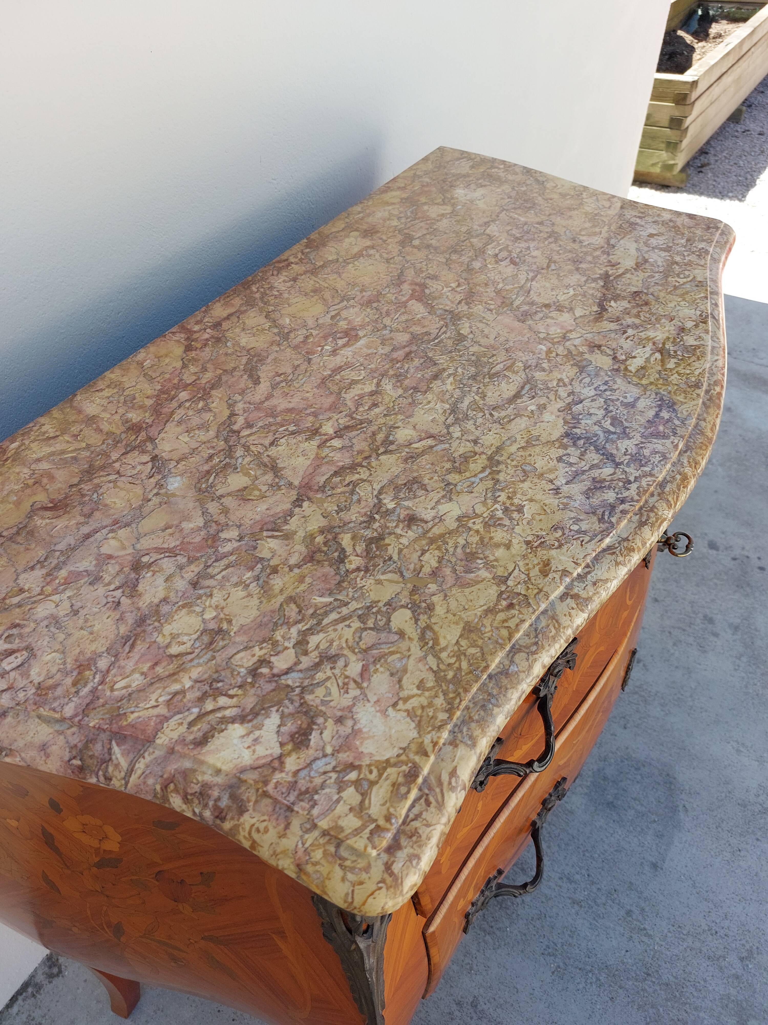 Louis XV chest of drawers in rosewood marquetry