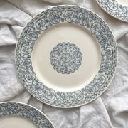 3 assiettes plates en terre de fer "Renaissance" Creil et Montereau