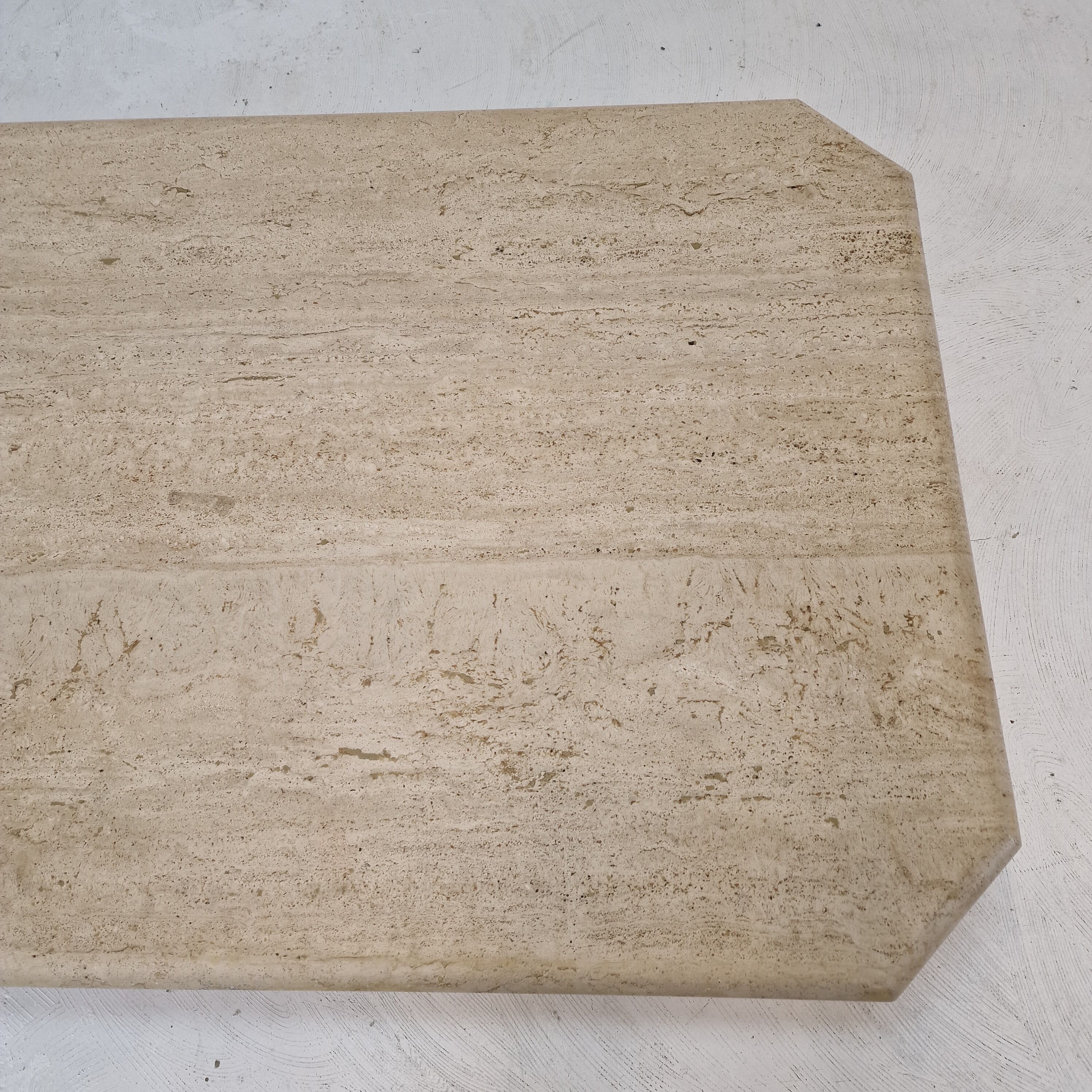 Italian coffee table in travertine, 1980s