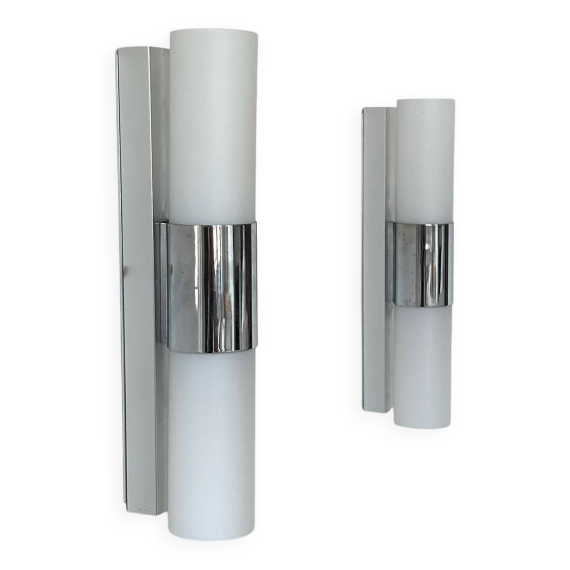 Paire d’appliques vintage, chrome et opaline, France 1970