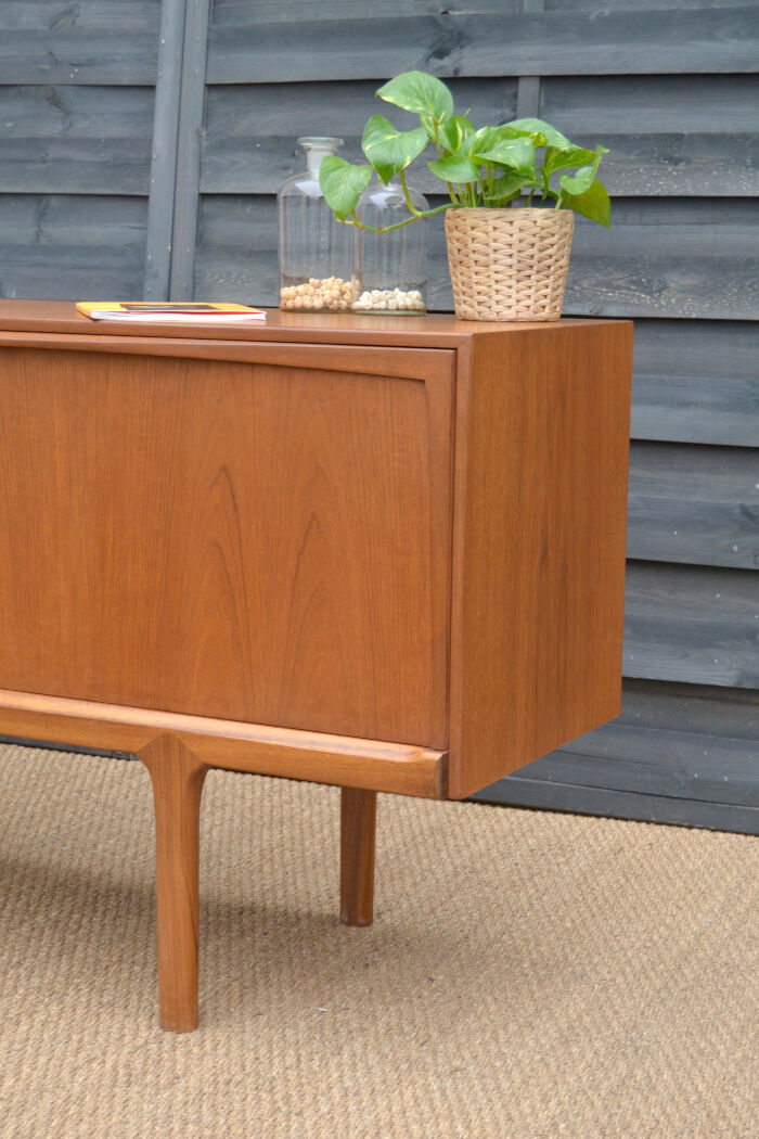 Enfilade en teck blond par McIntosh