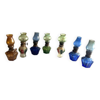 Suite de 7 lampe à huile miniatures en verre vintage