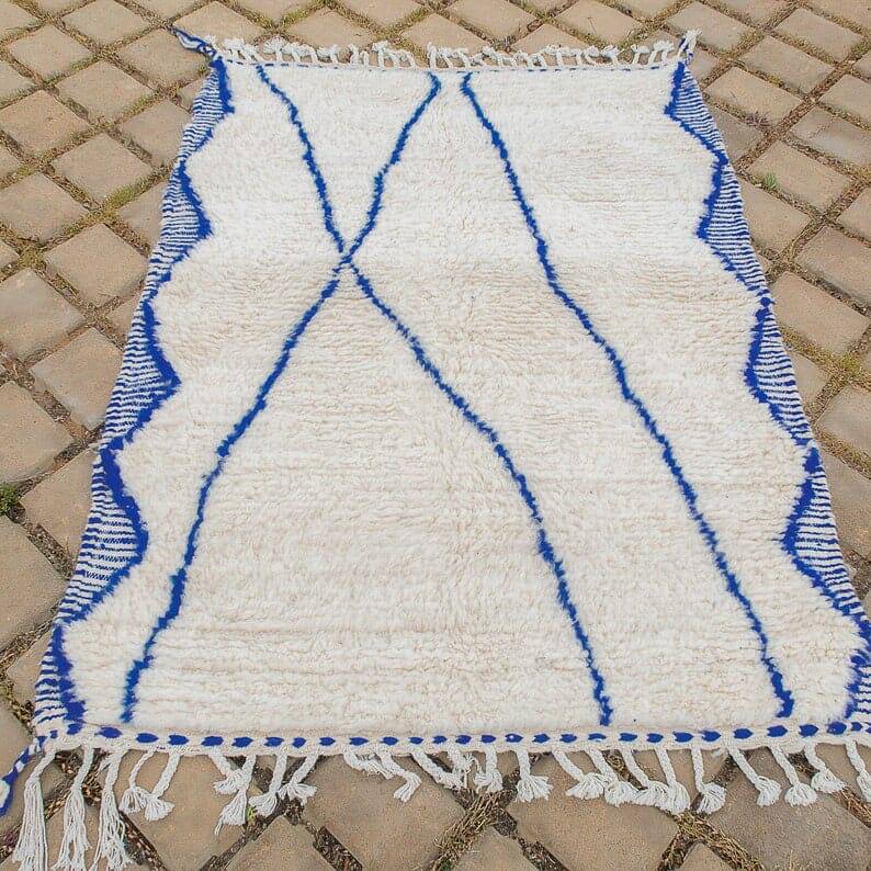Traditional handwoven pure wool Berber rug size 150/250 cm