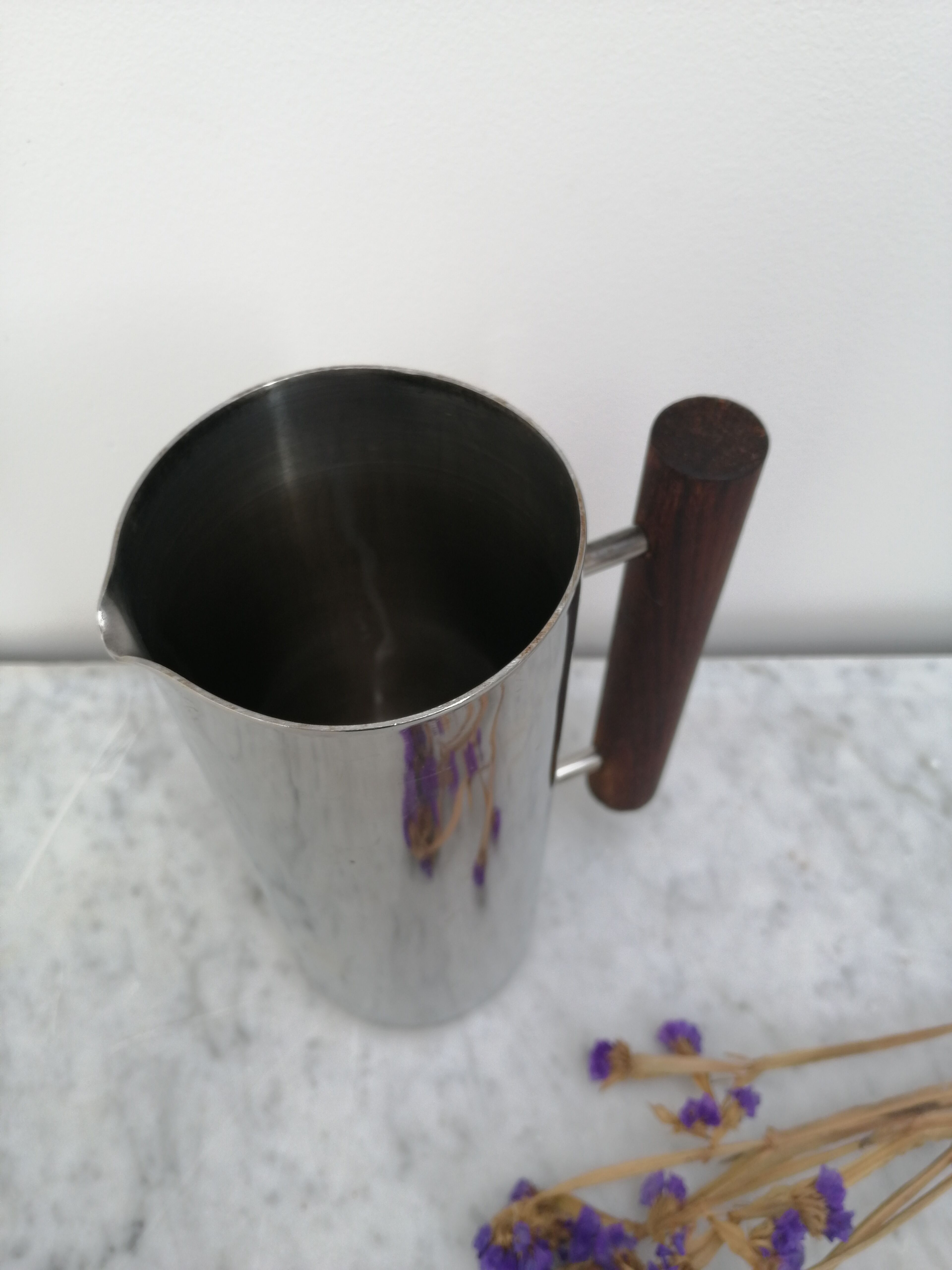 Pitcher Guy Degrenne