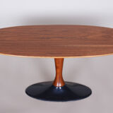 Table ovale tchèque en palissandre du milieu du siècle avec base en fonte, années 1950